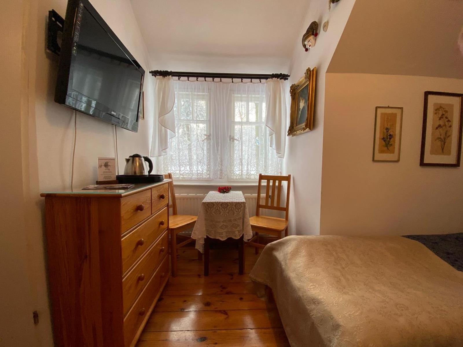 Small Twin Room photo 3