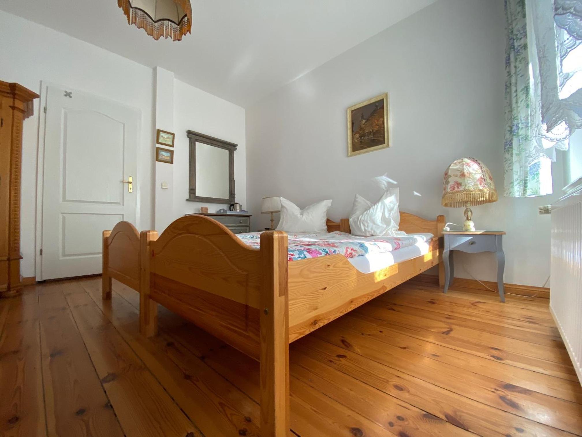 Economy Twin Room photo 3