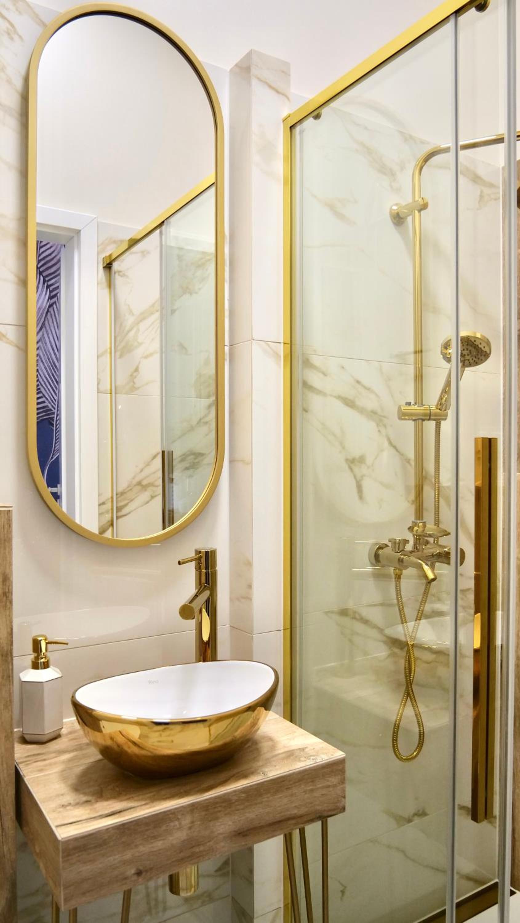 Deluxe Double Room with Shower - Photo 3