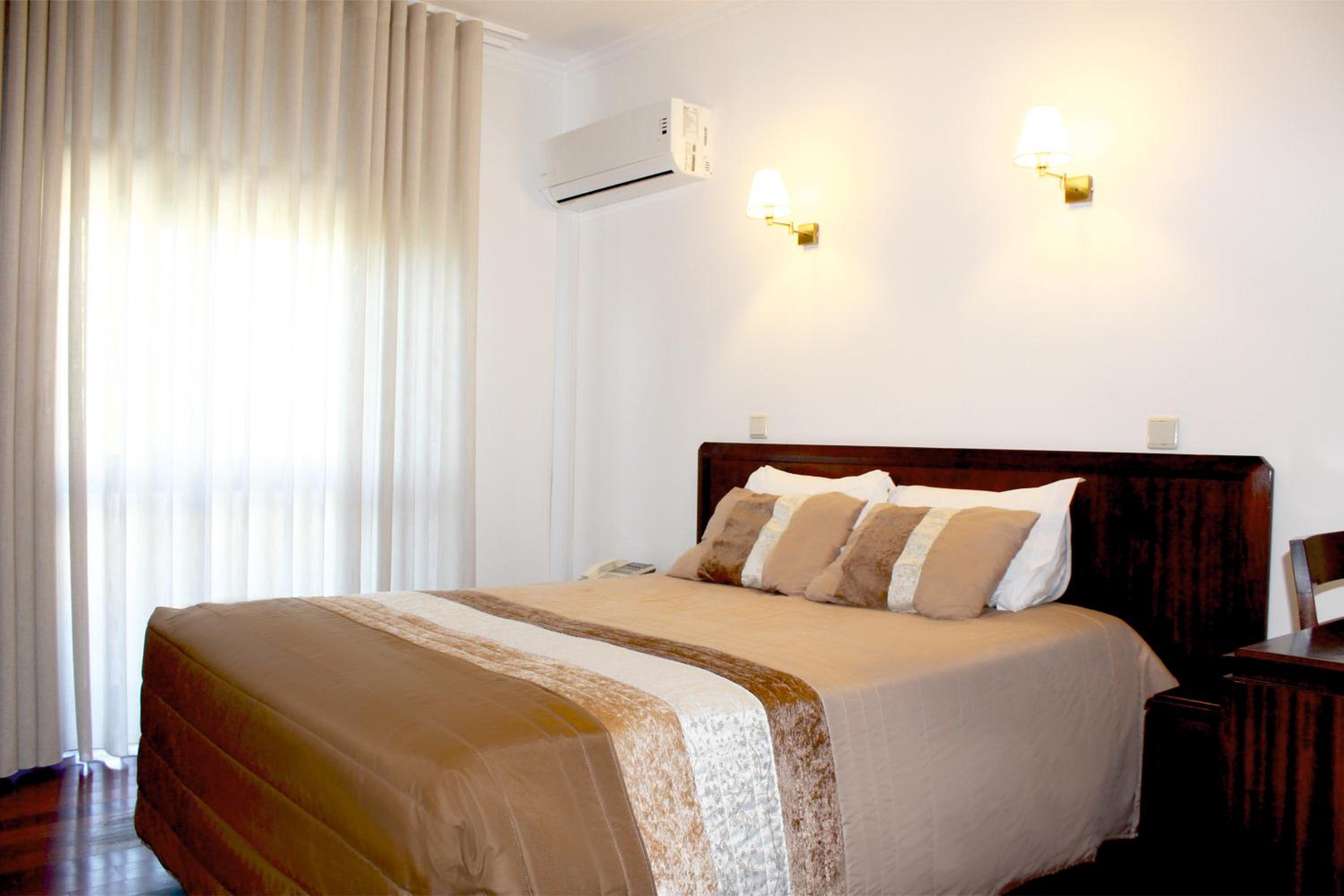 Double or Twin Room - Photo 4