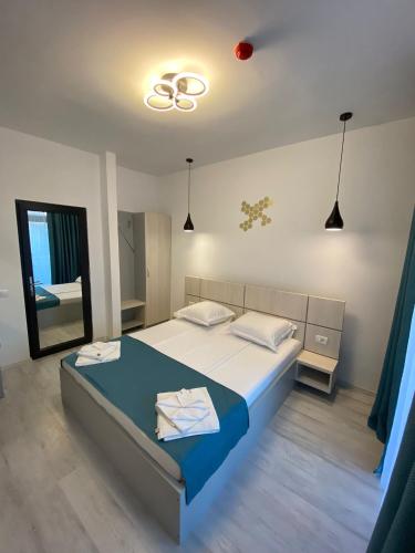 Double Room with Balcony - Photo 19