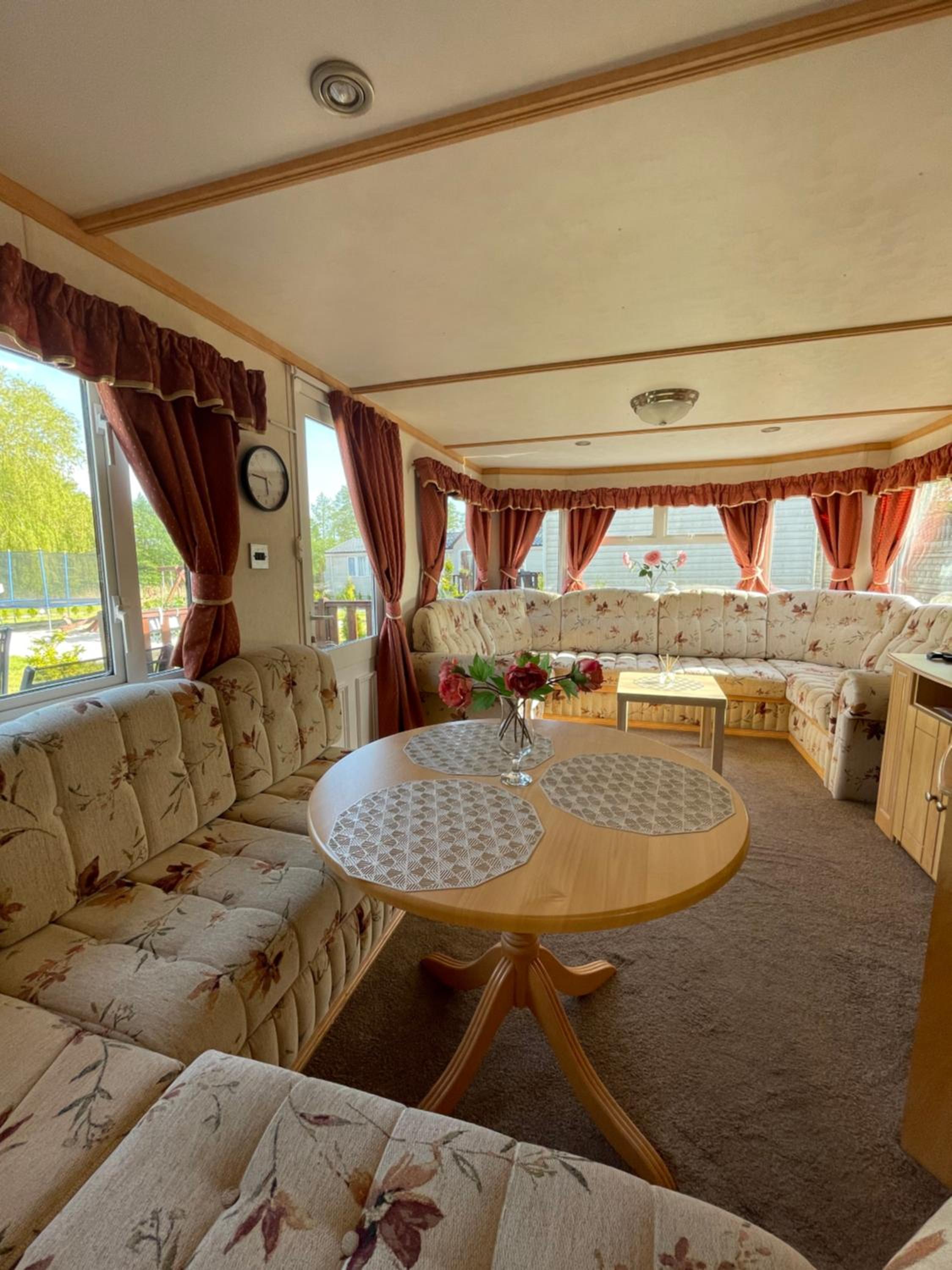Mobile Home photo 2