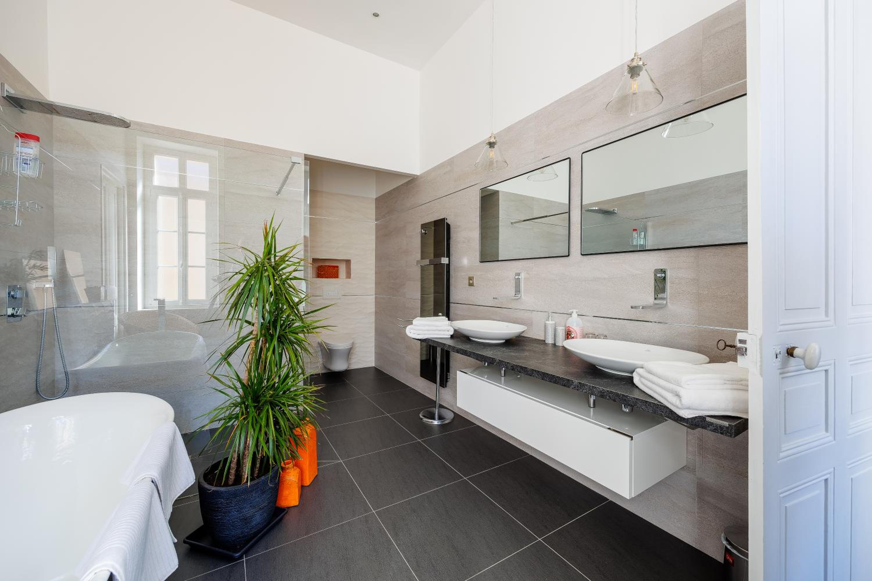 Large Double Room photo 3