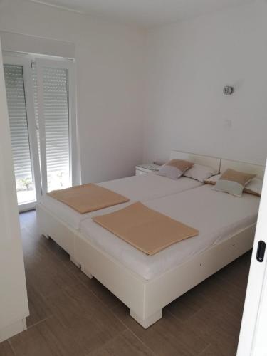 One-Bedroom Apartment - Photo 6