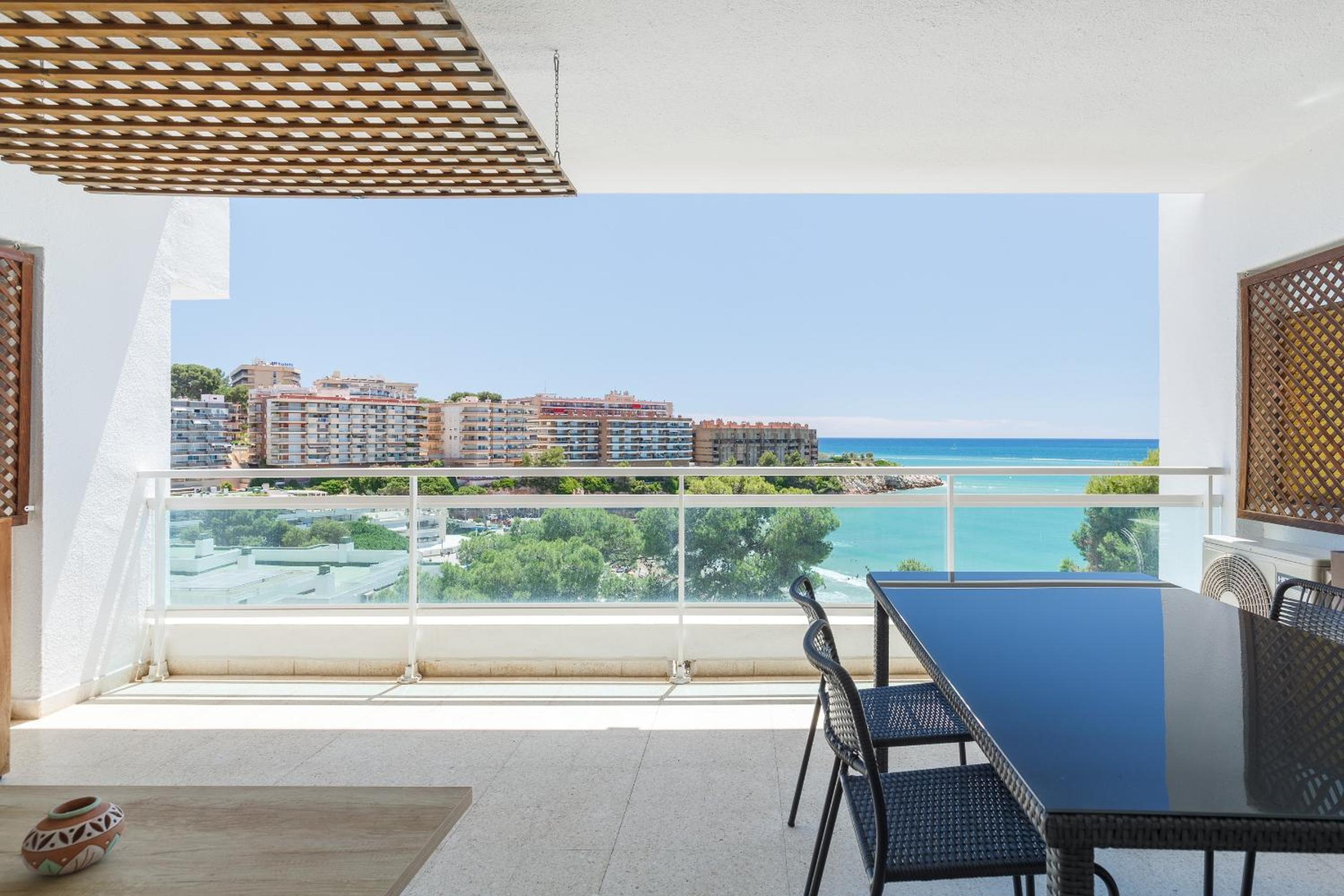 Two-Bedroom Apartment with Sea View (5 persons)