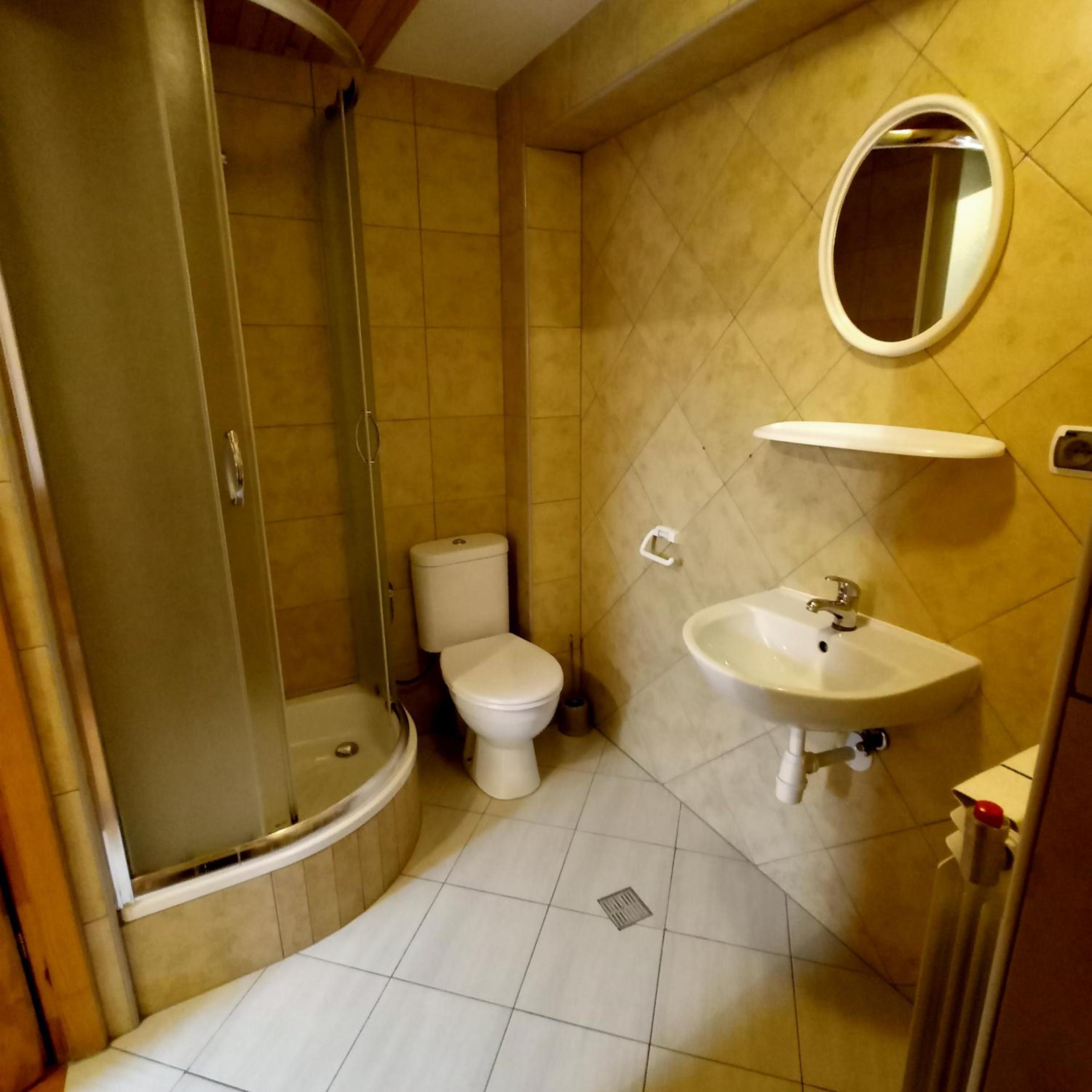 Quadruple Room - Photo 8