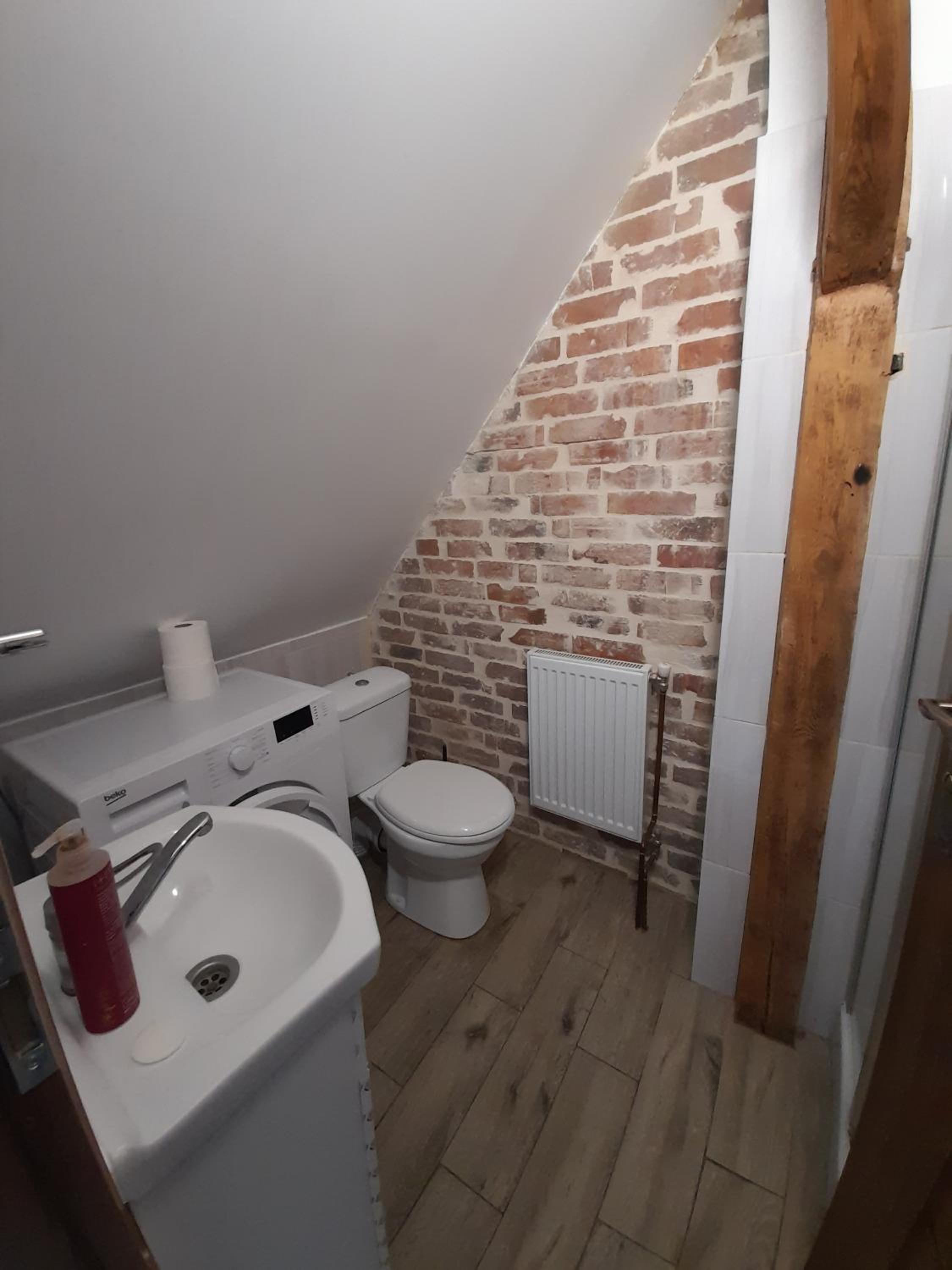 Large Twin Room - Photo 3