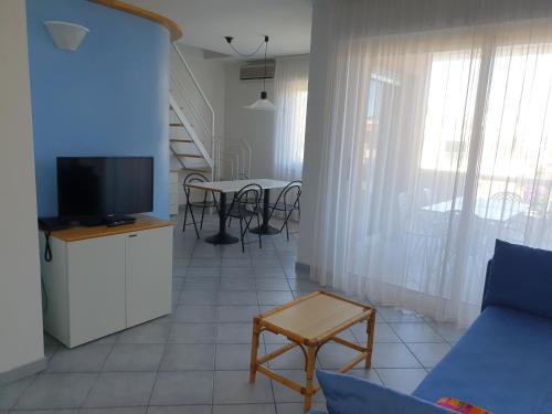 Two-Bedroom Apartment - Split Level photo 1