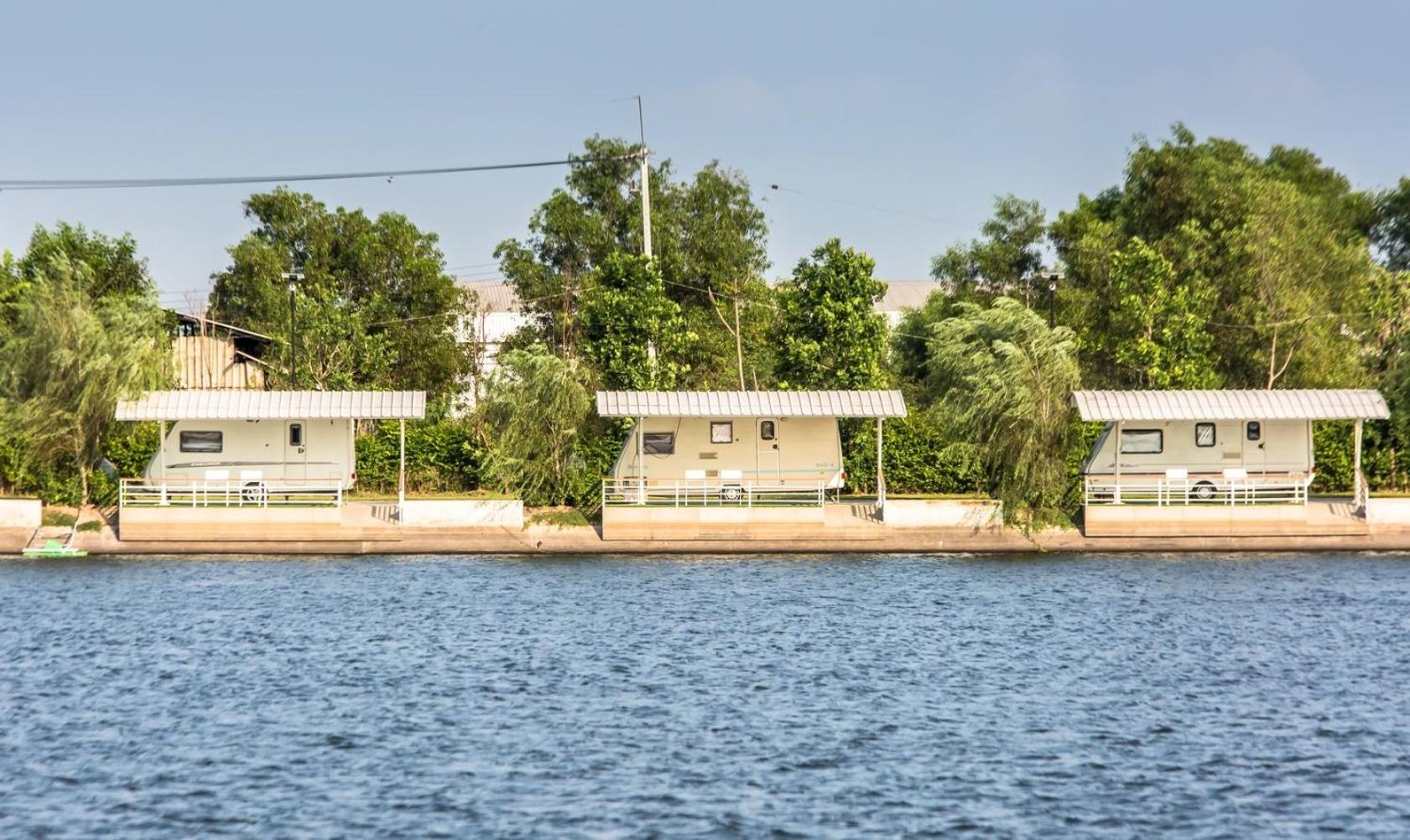 Double Room with Lake View - Photo 3