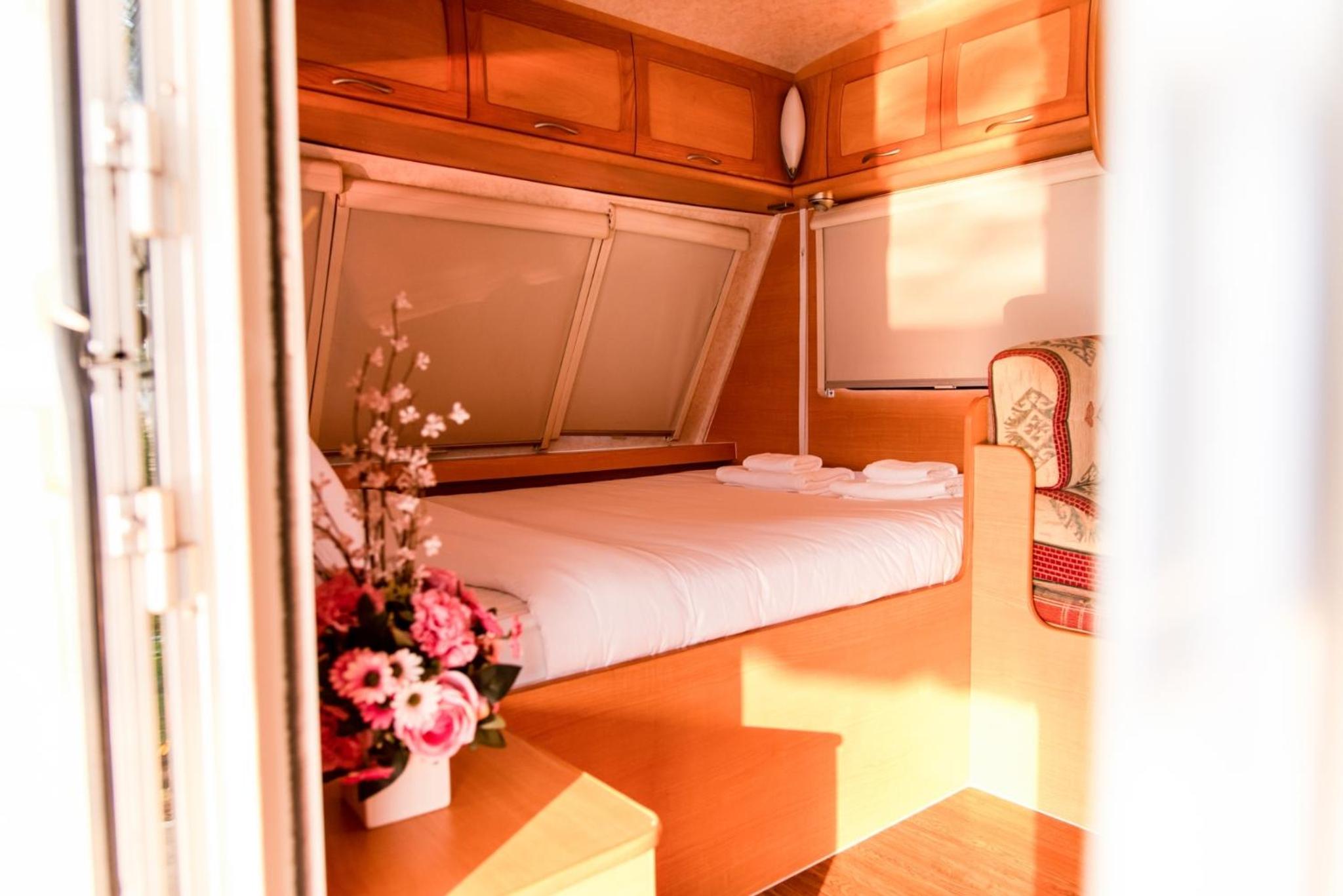 Double Room with Lake View - Photo 5