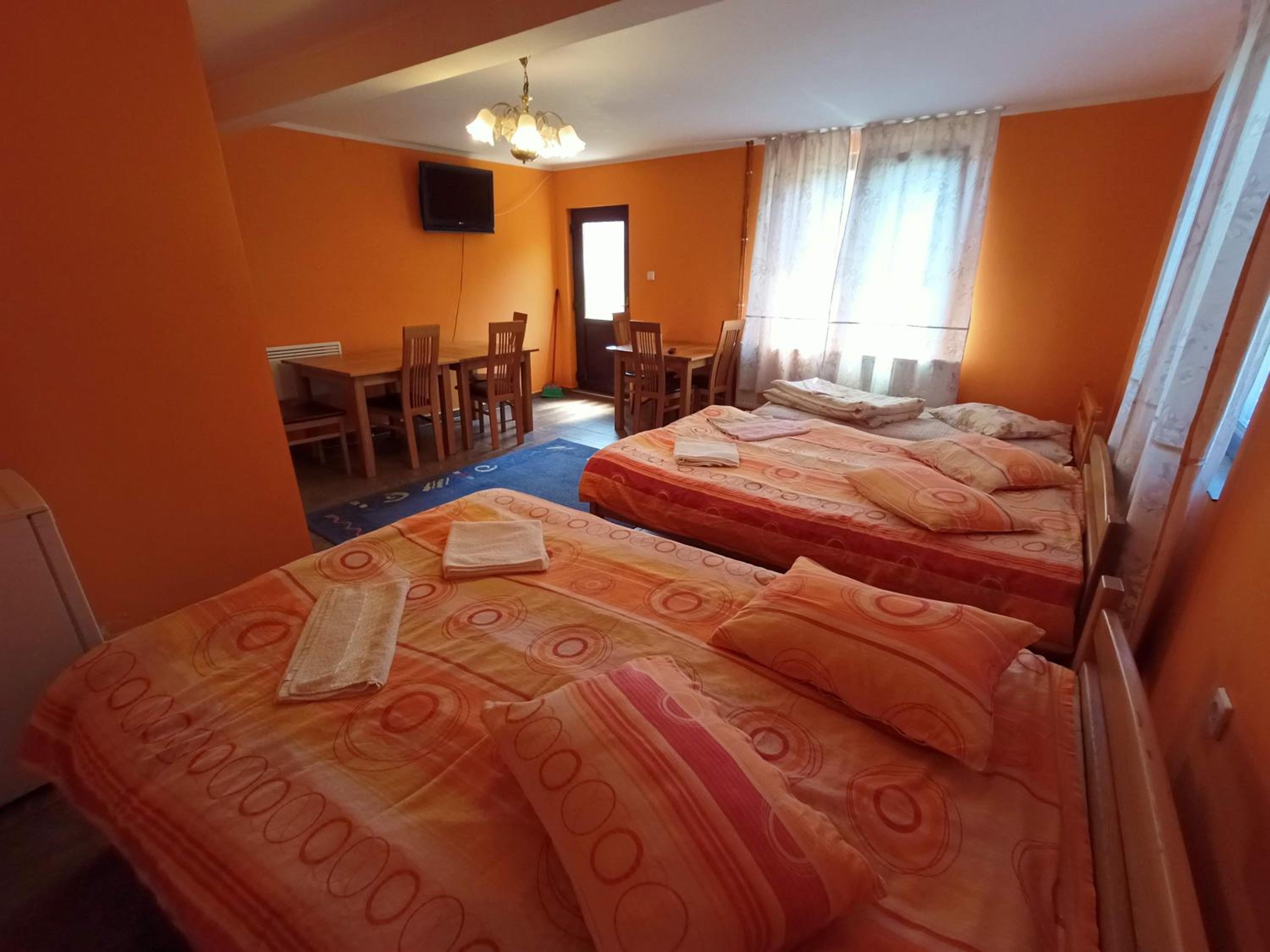 Deluxe Family Suite - Photo 3