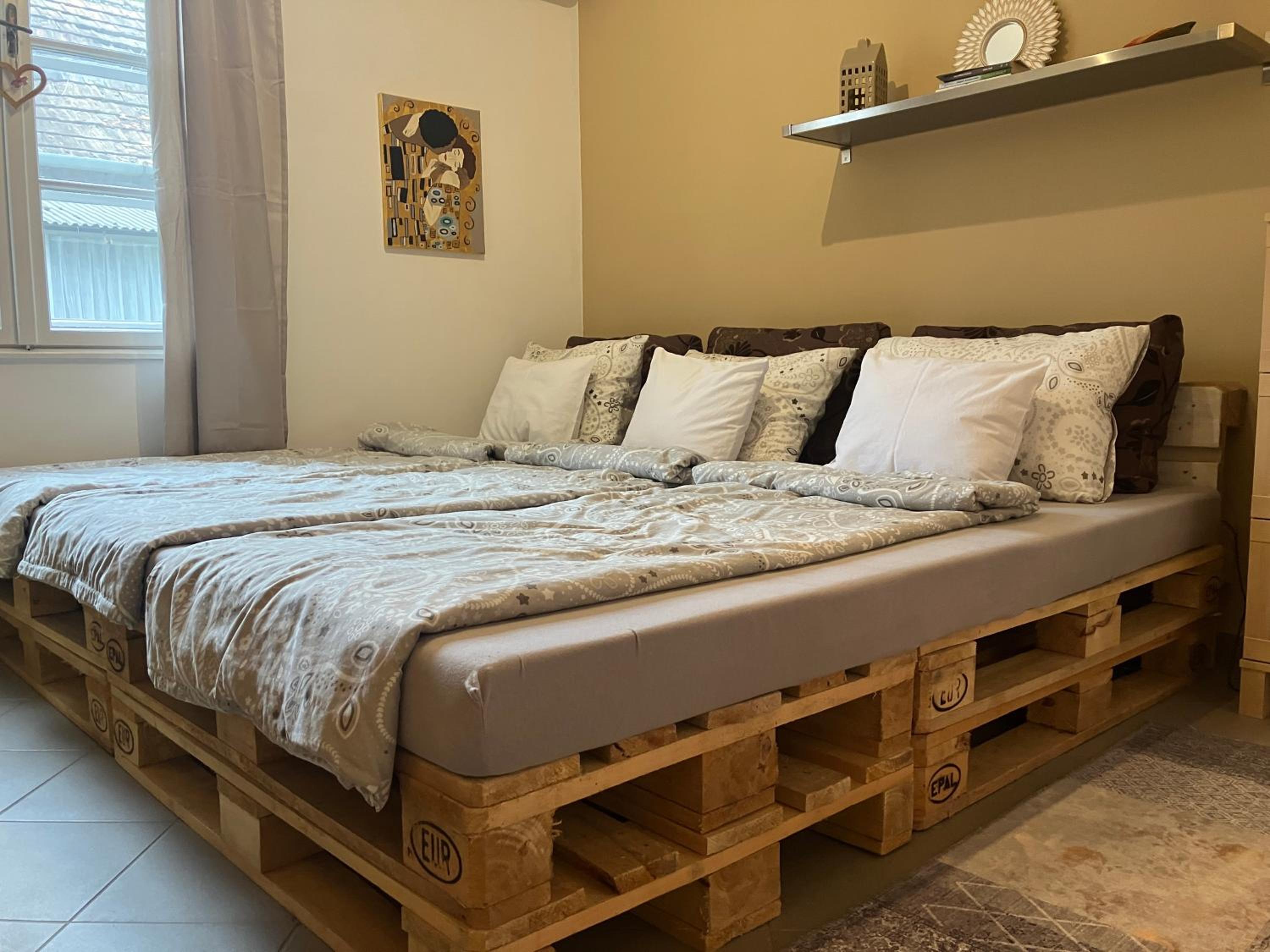 One-Bedroom Apartment photo 1