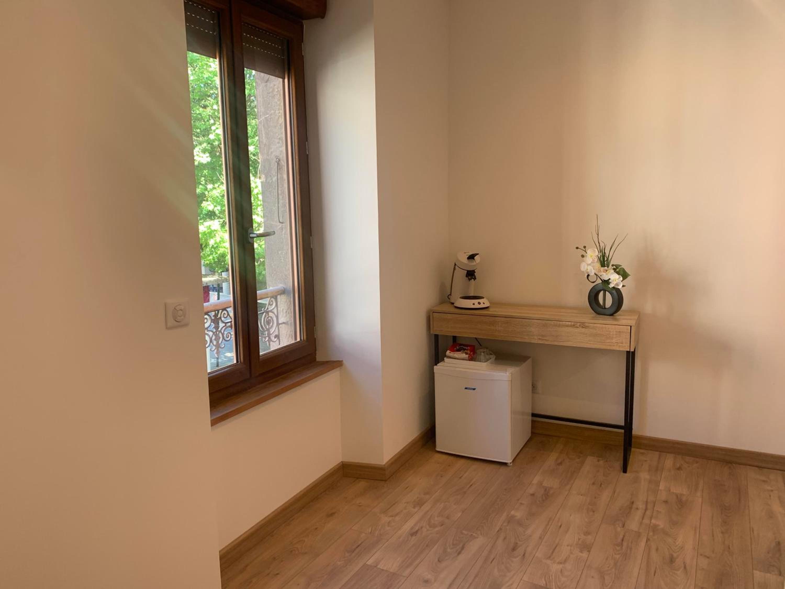 Double Room with Private Bathroom - Photo 6