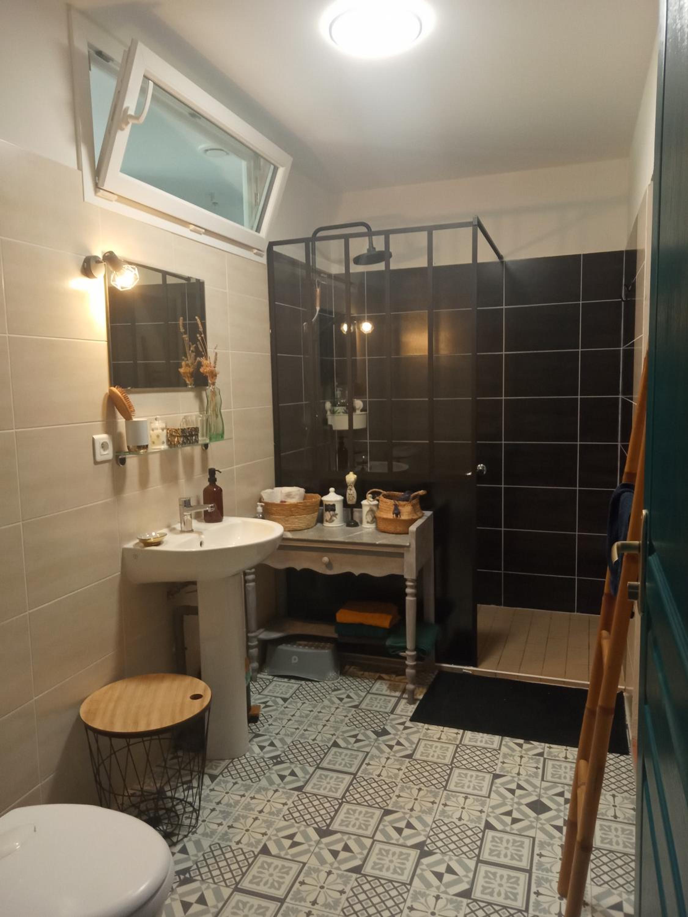 Double Room with Private Bathroom - Photo 1