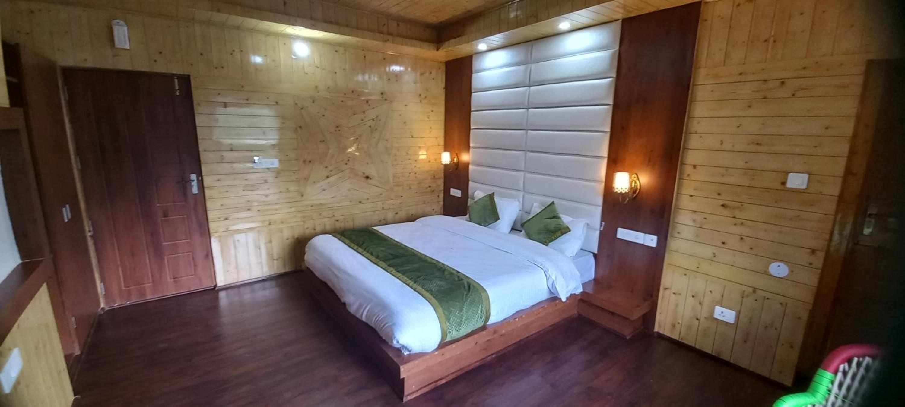 Deluxe Double Room with Balcony