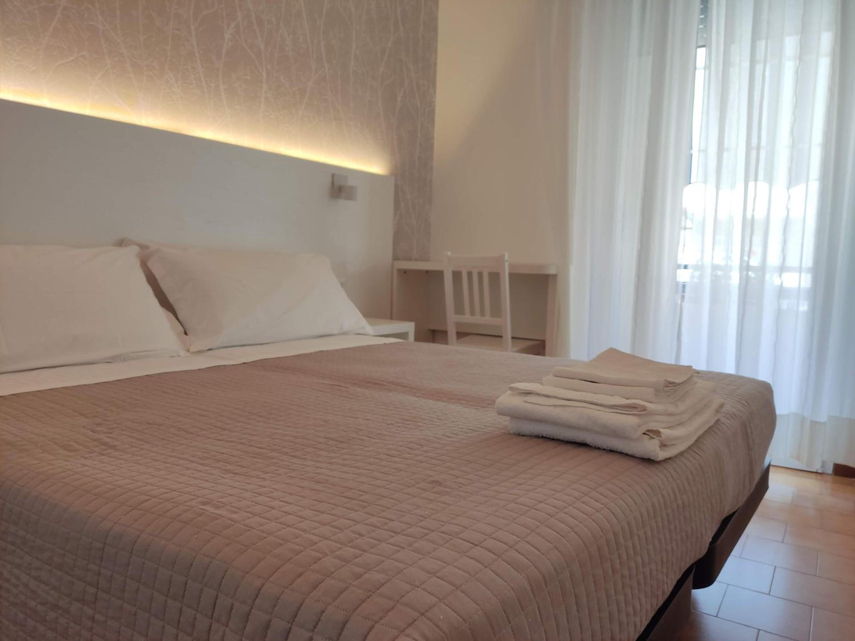 Standard Double Room - Photo 1