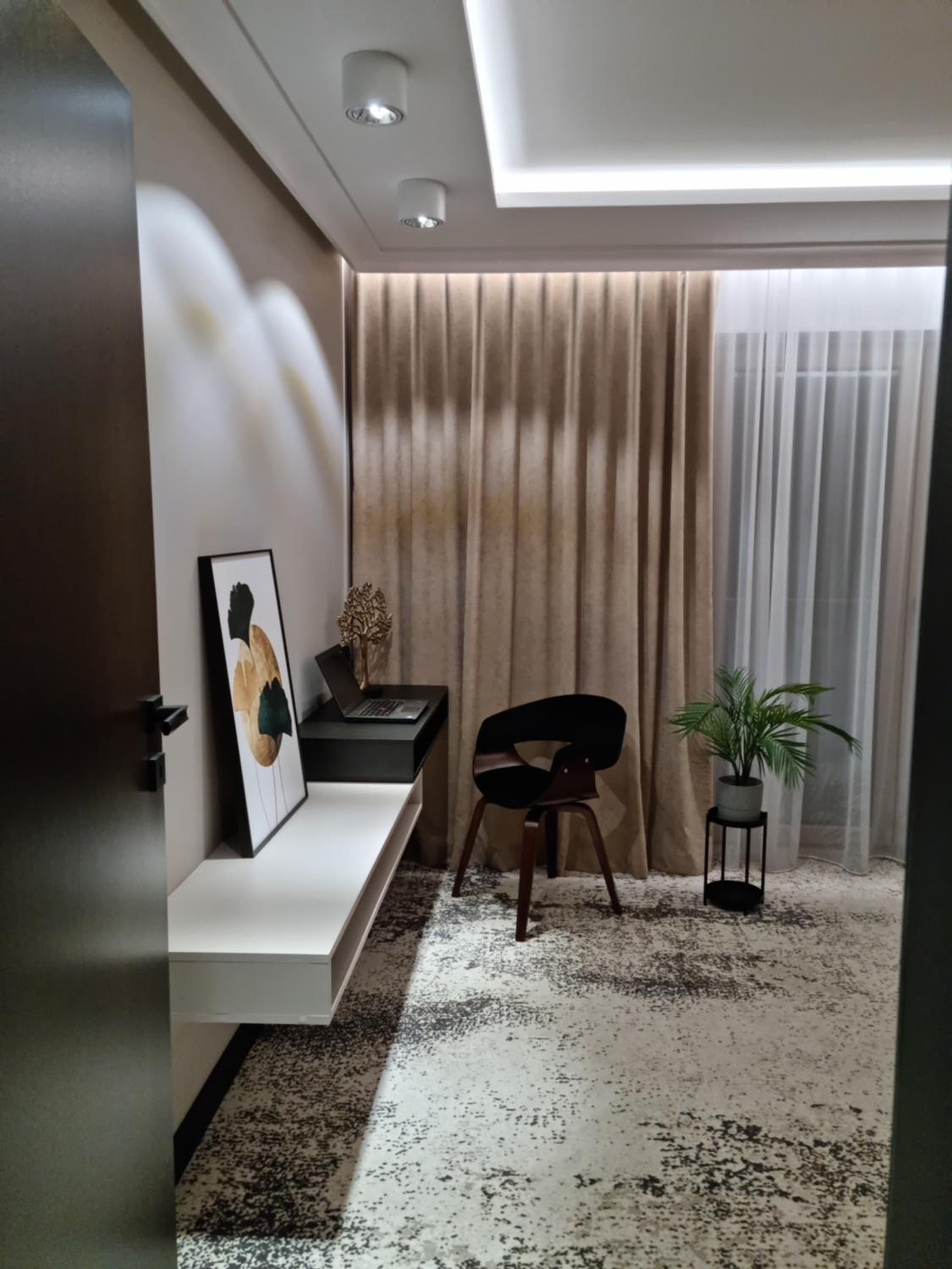 Apartment with Balcony - Photo 6