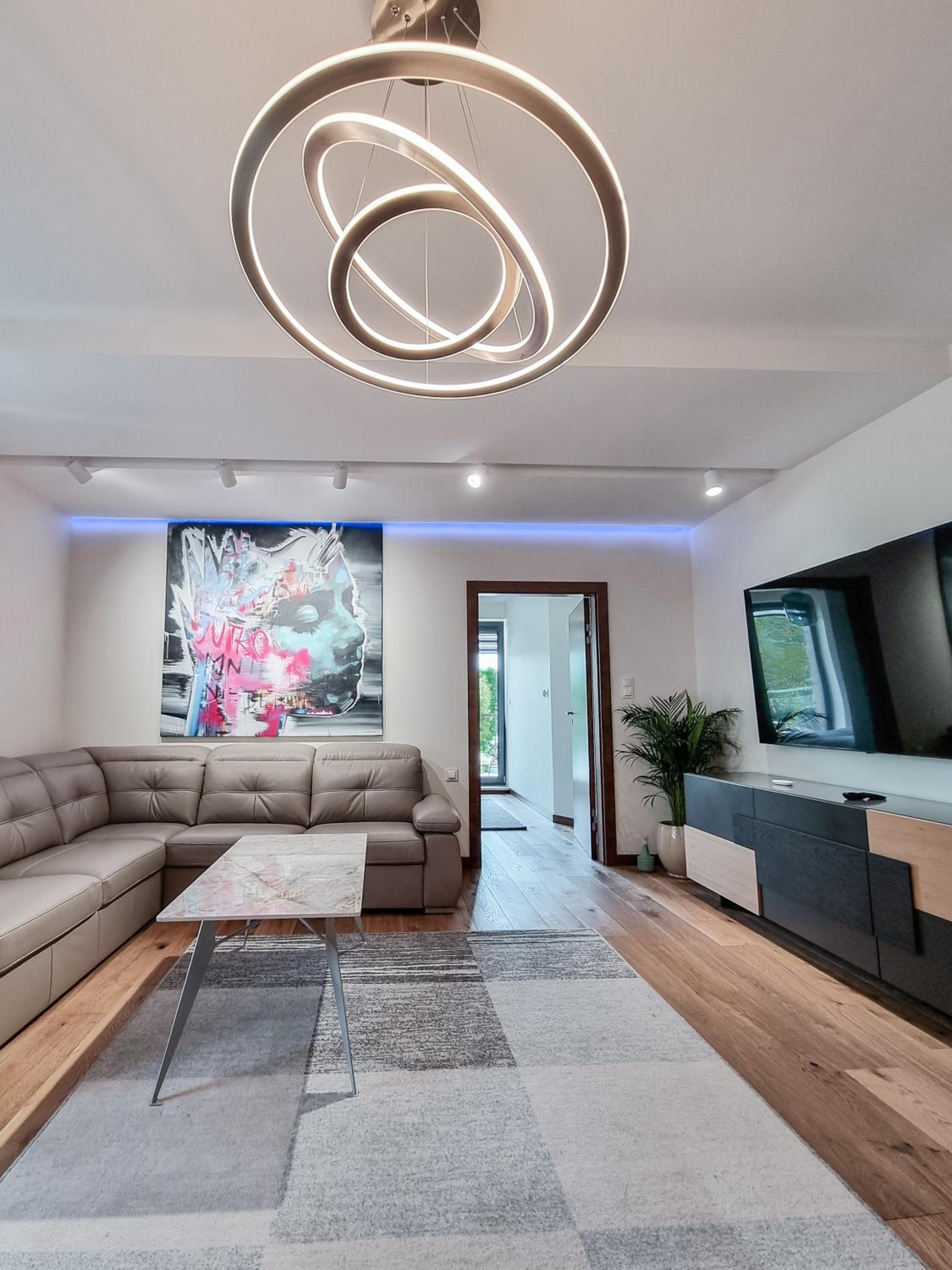 One-Bedroom Apartment - Photo 1