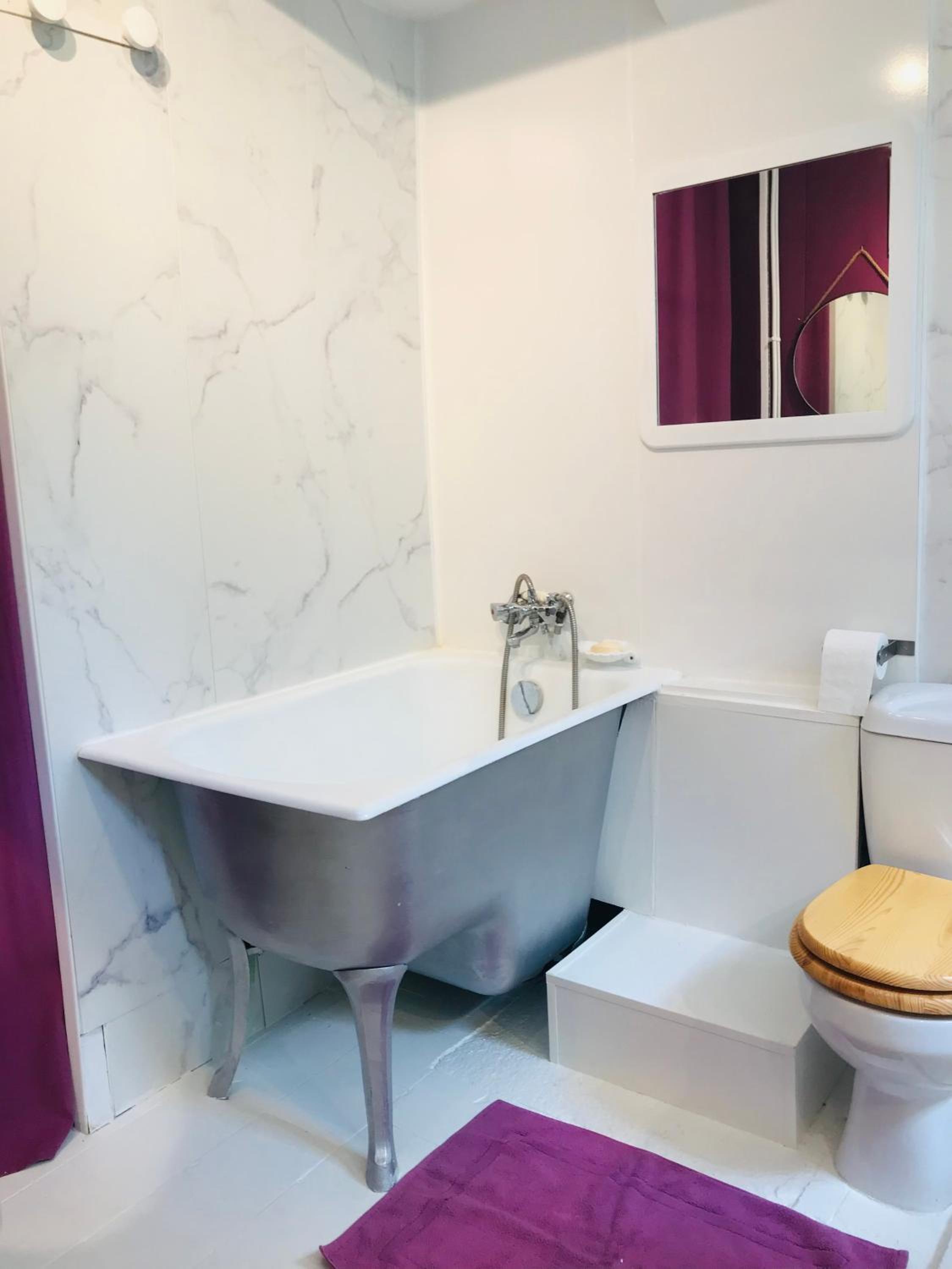 Double Room with Shared Bathroom photo 2