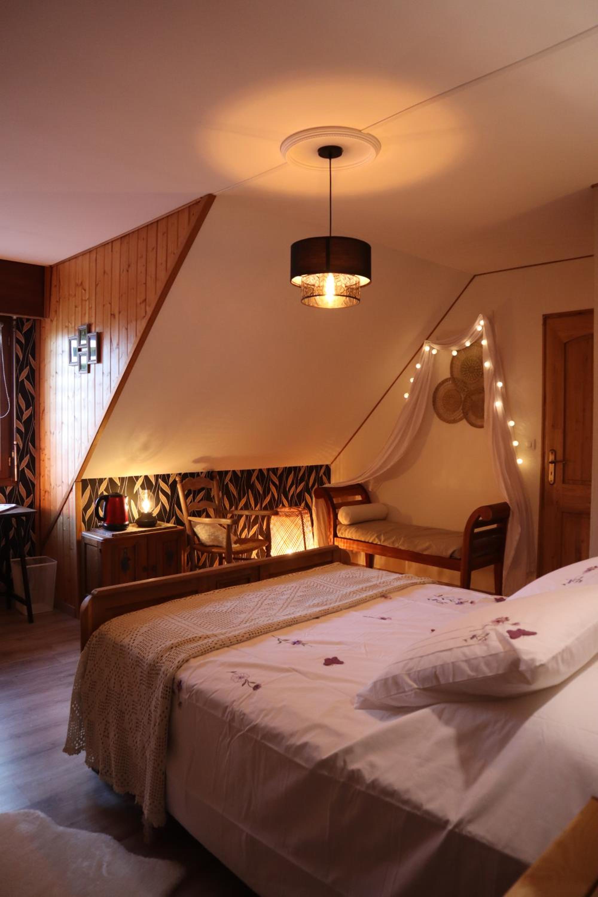 Double Room with Private Bathroom - Photo 3