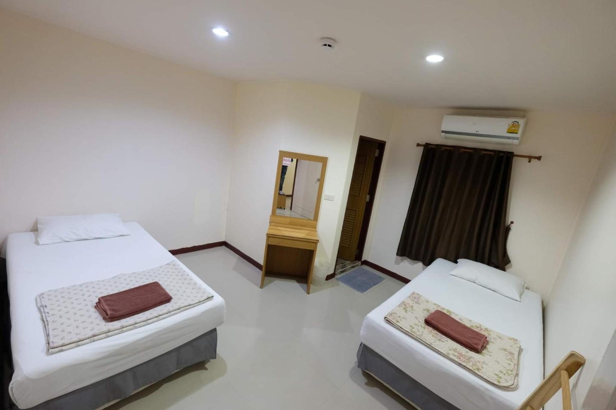 Twin Room with Private Bathroom - Photo 1