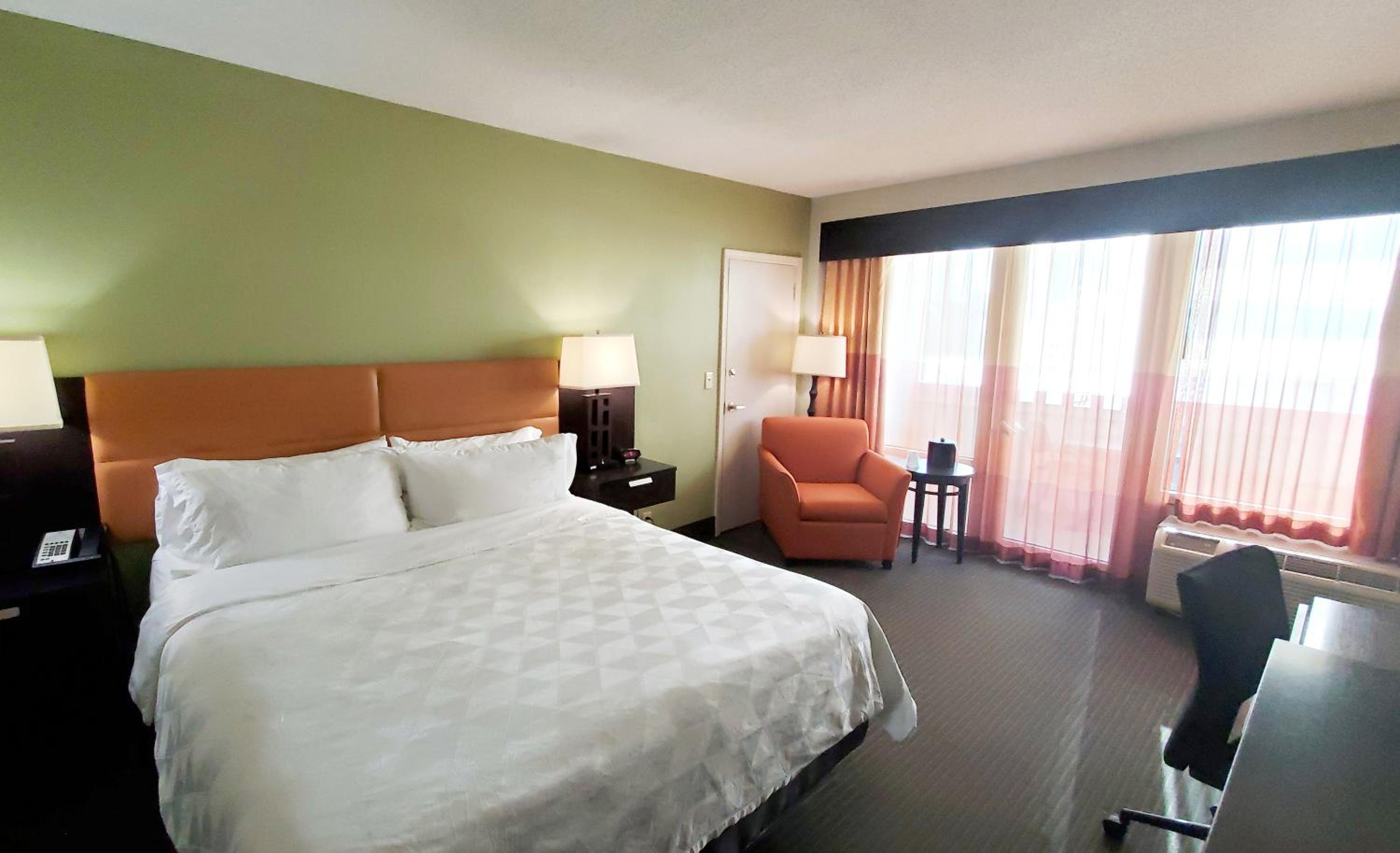 King Suite with Sofabed - Non Smoking photo 1