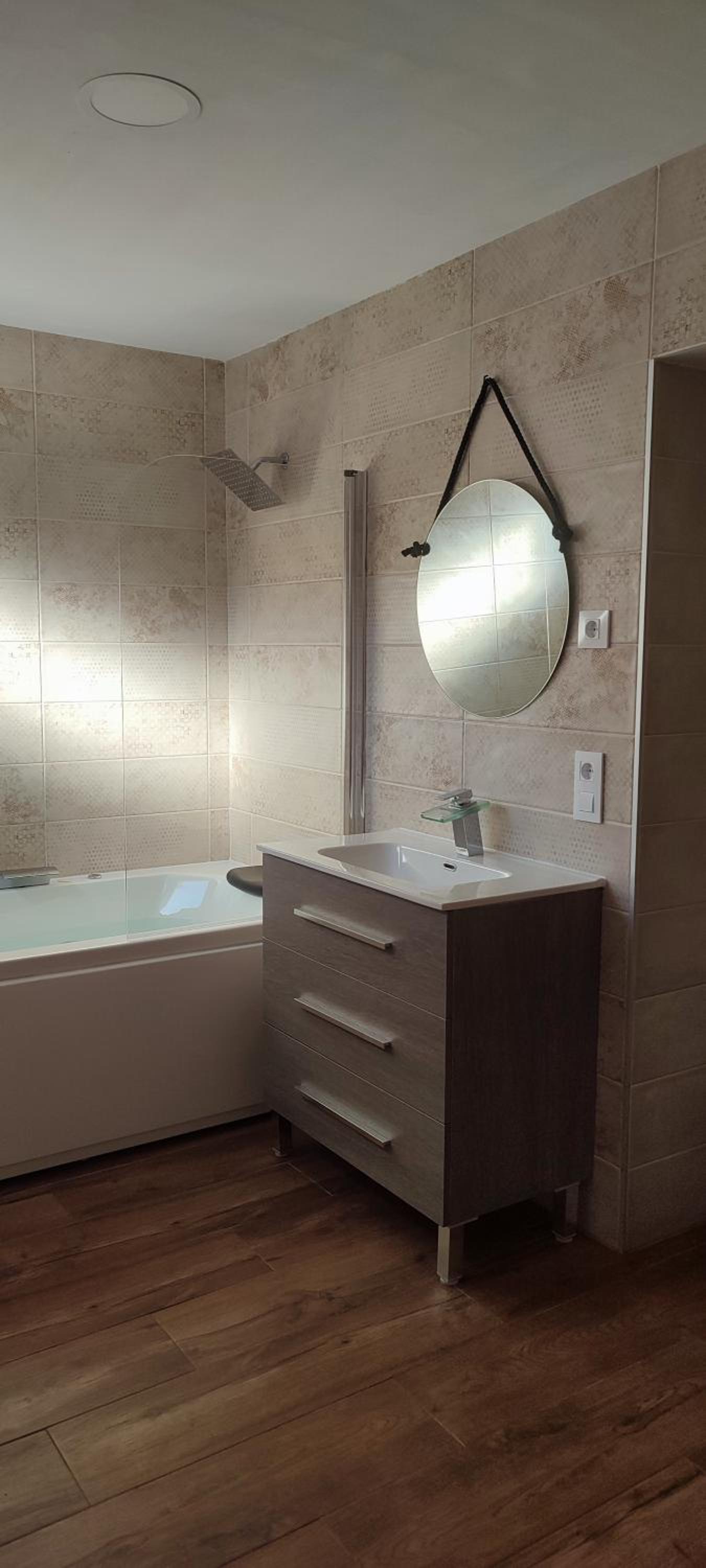 Queen Suite with Spa Bath photo 1