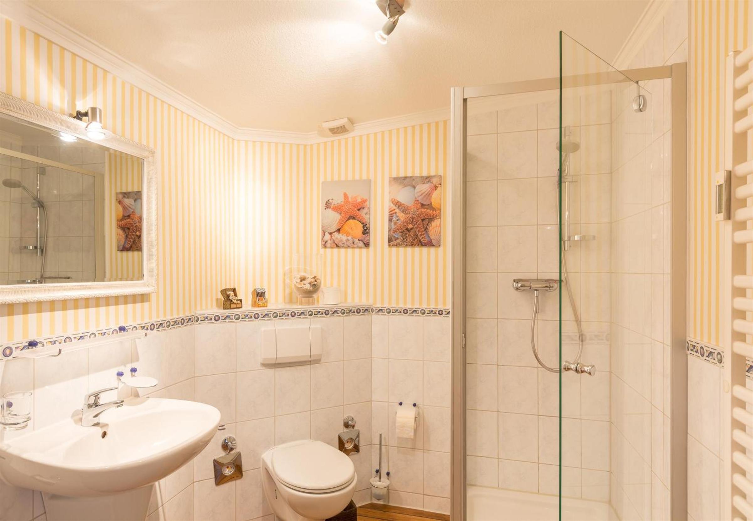 One-Bedroom Apartment with Terrace - 3 photo 2