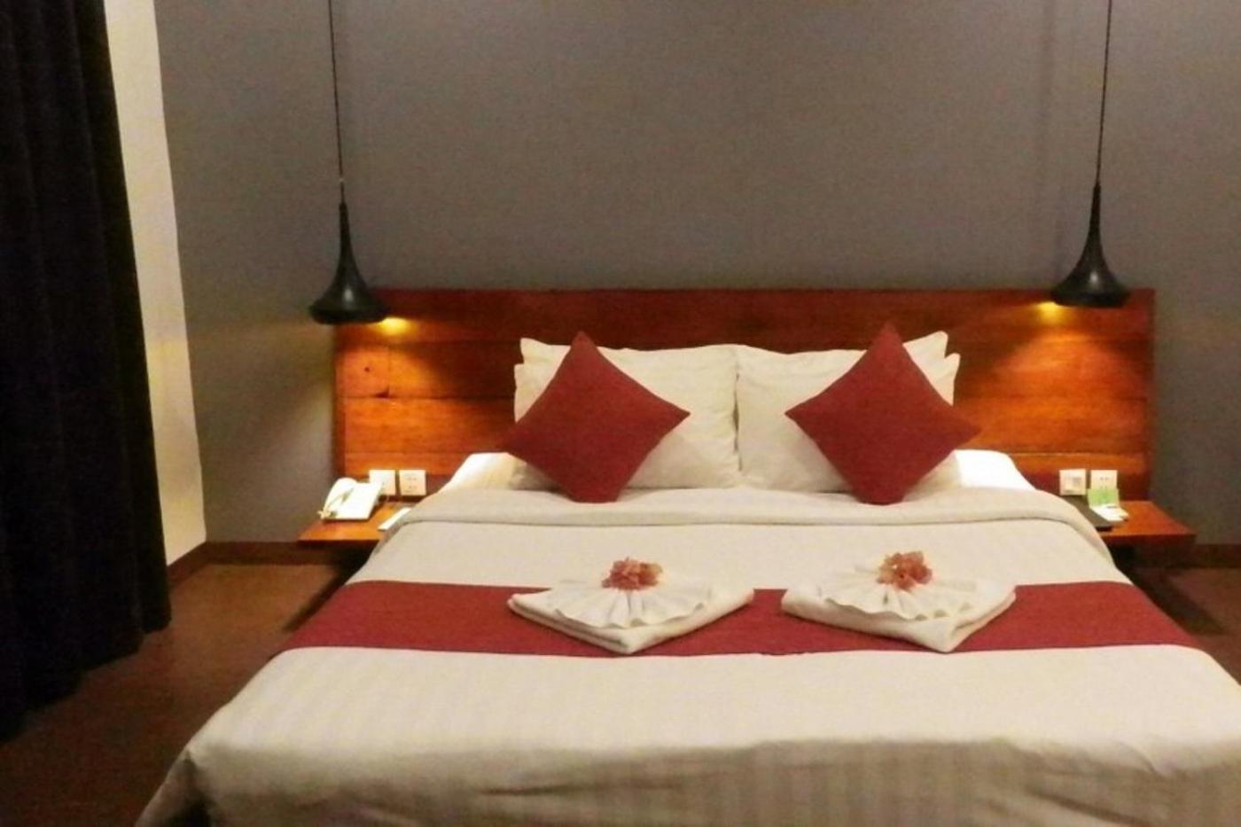 Deluxe Double Room with Balcony - Photo 7