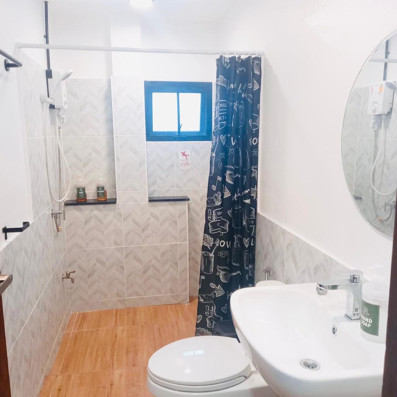 Twin Room with Private Bathroom - Photo 6