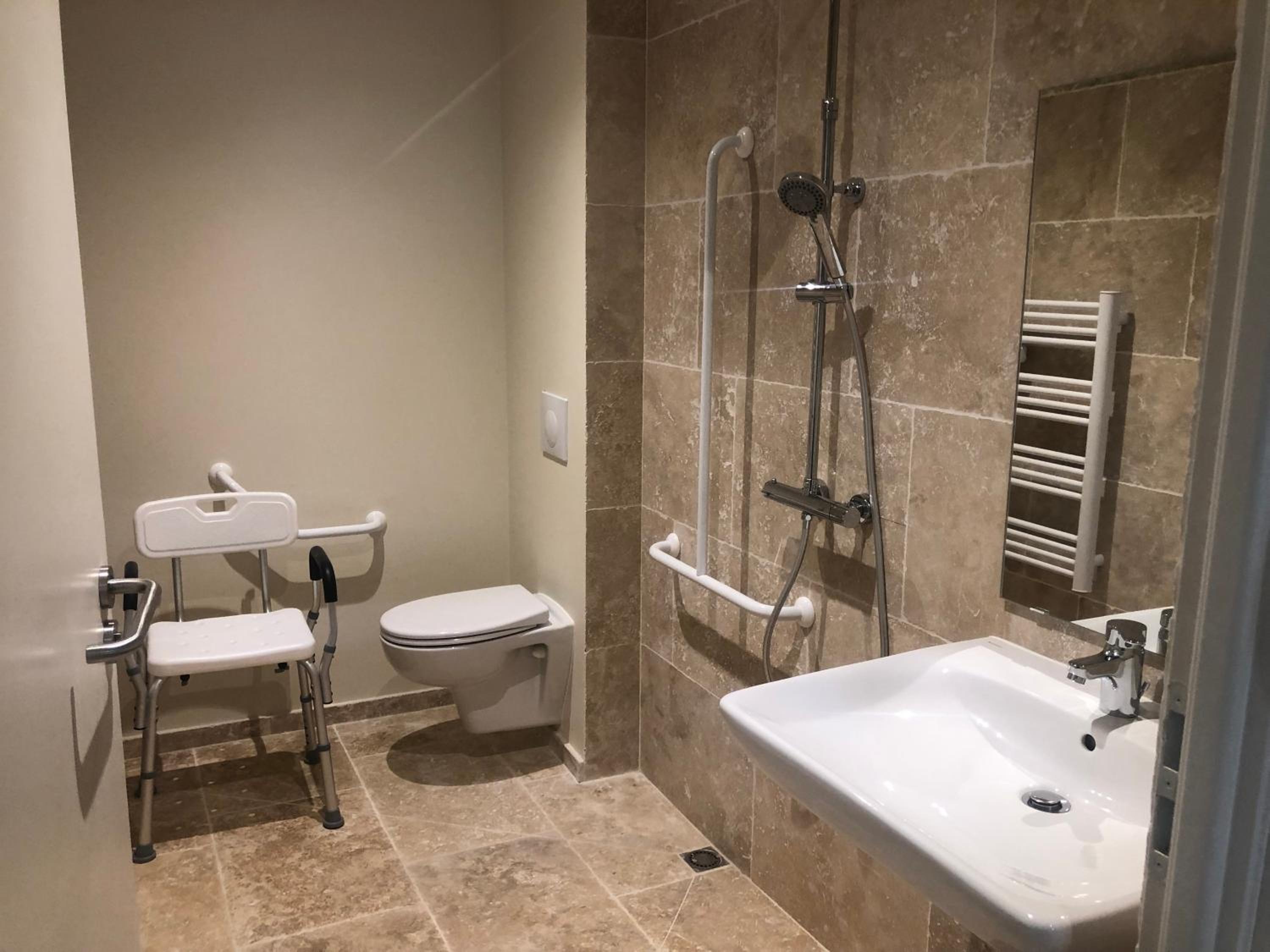 Double Room - Disability Access photo 3