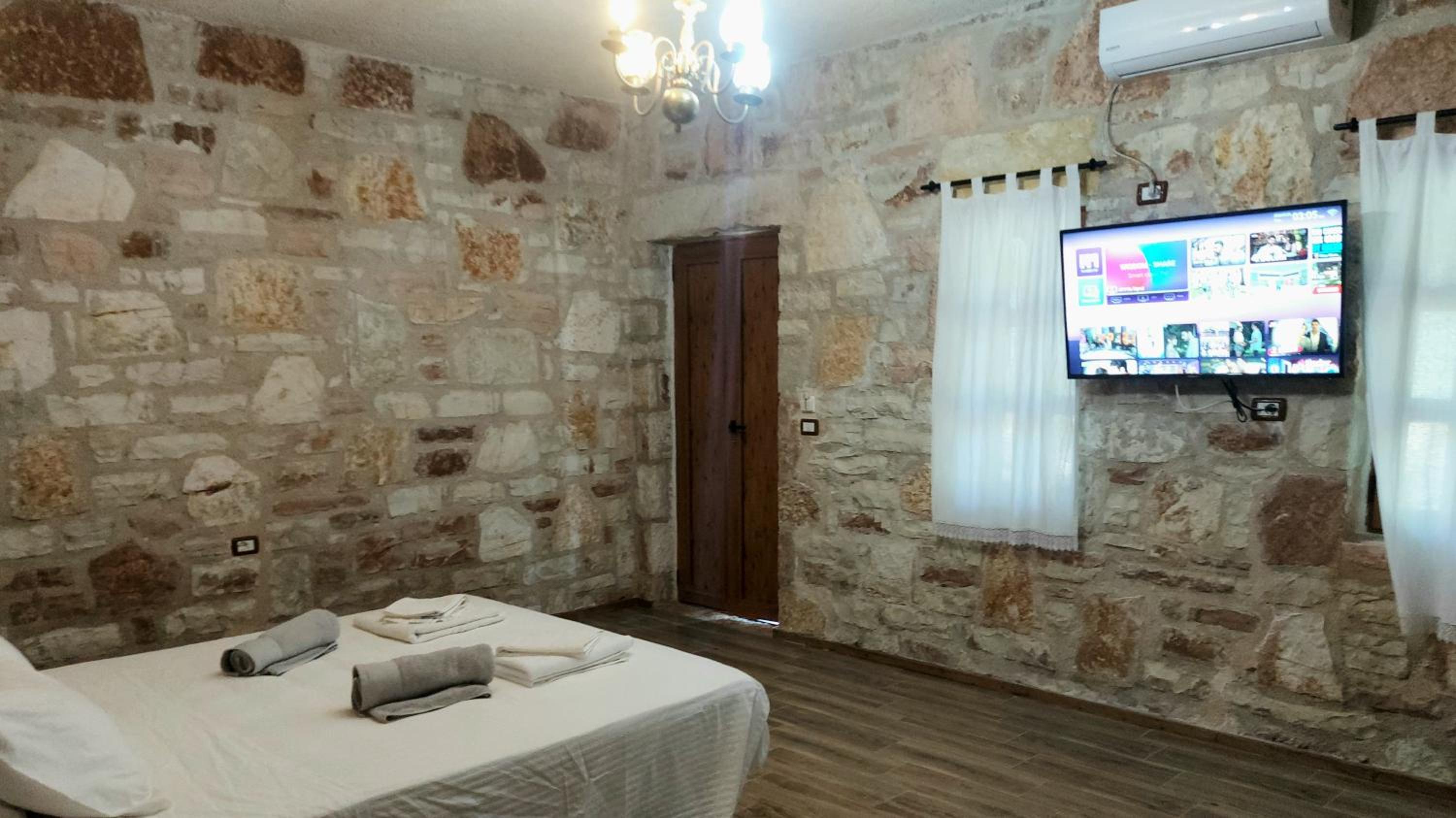 Deluxe Double Room with Shower