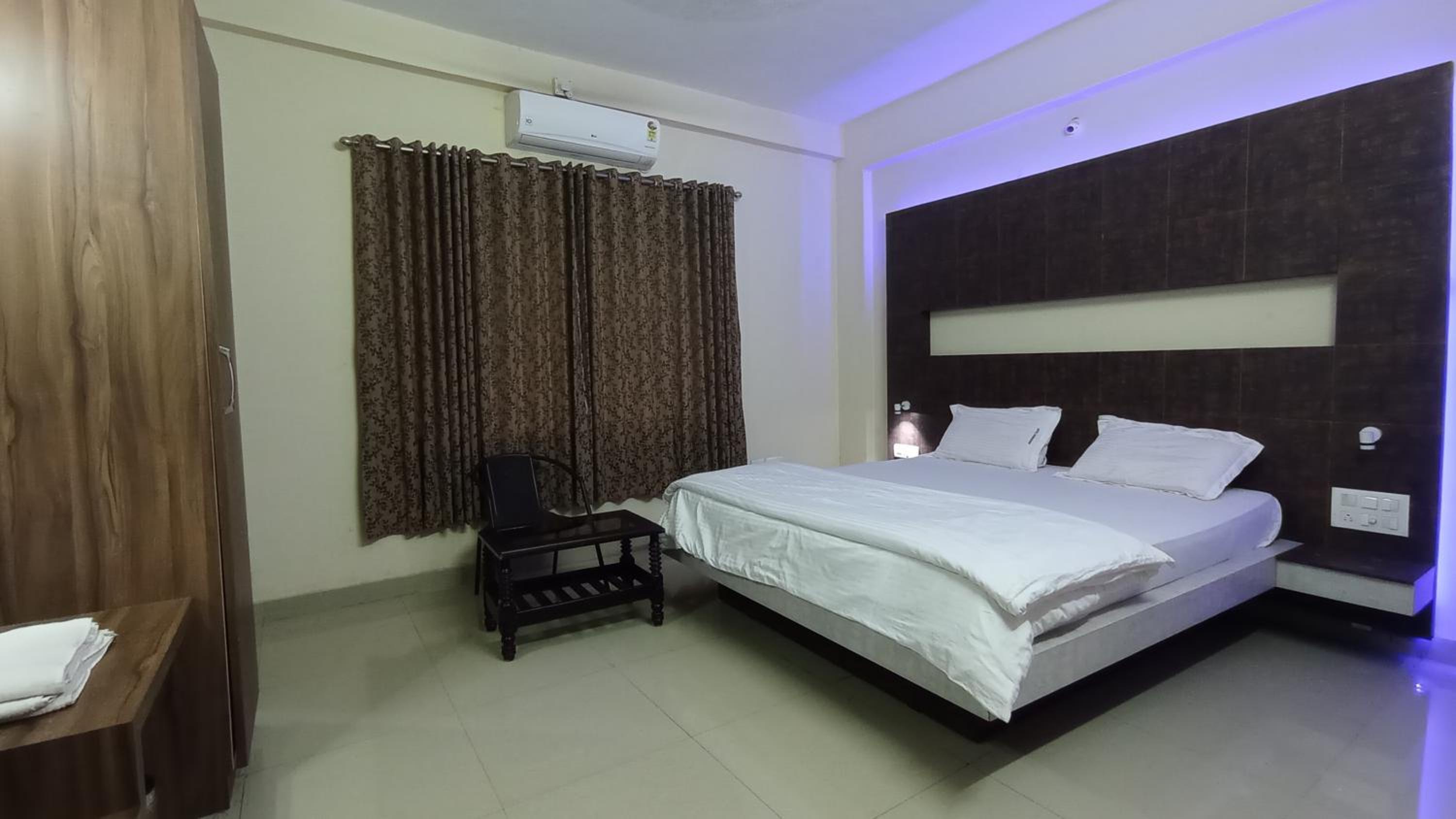 Deluxe Double Room - Photo 14