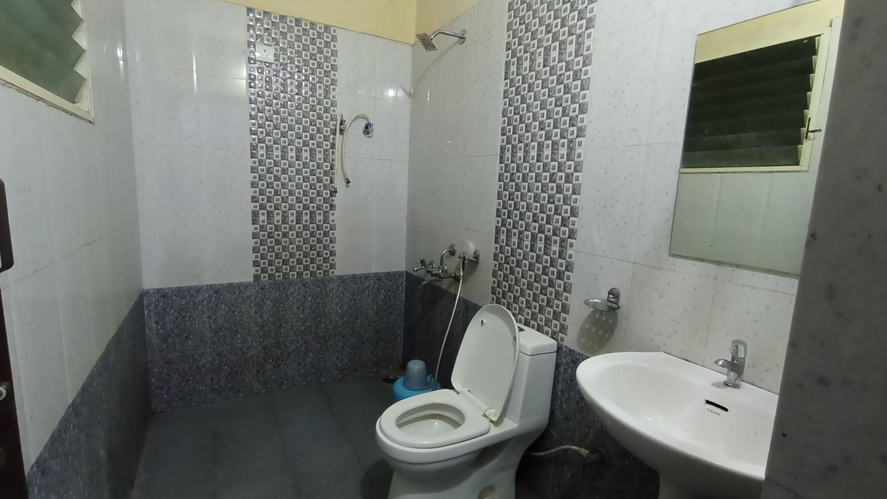 Budget Double Room - Photo 23