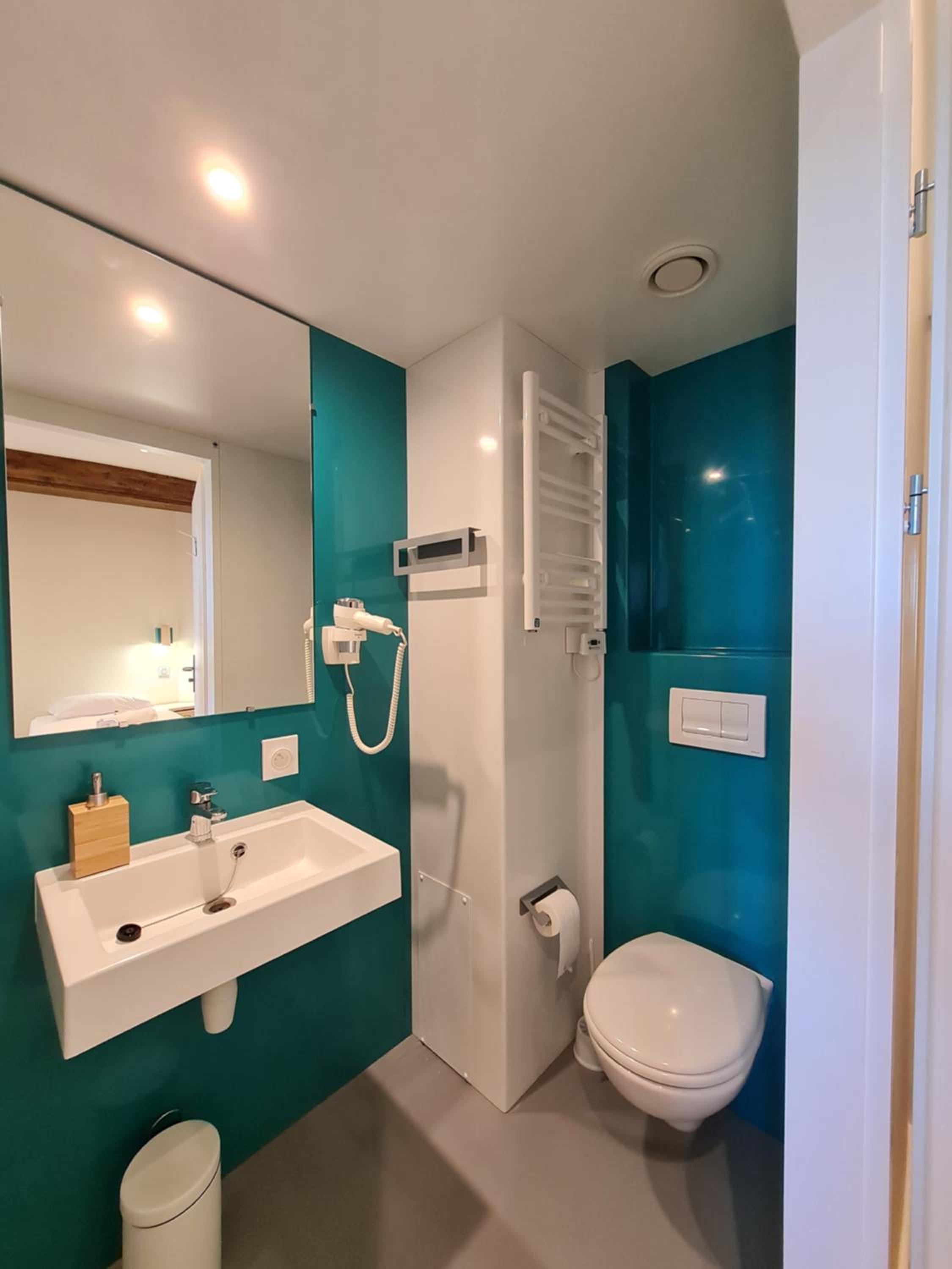 Double or Twin Room with Private Bathroom photo 3