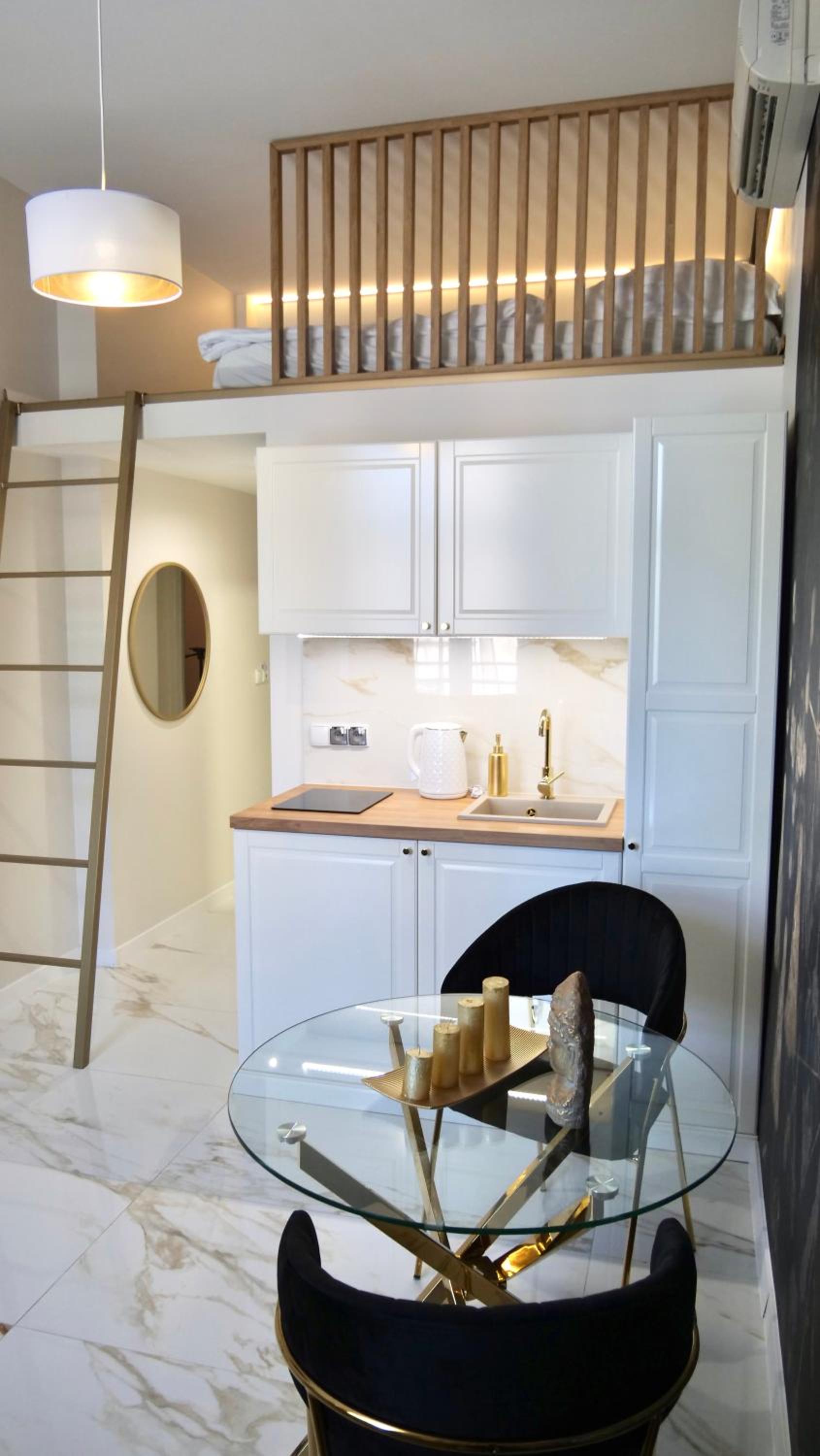 Deluxe Suite with Mezzanine - Photo 2