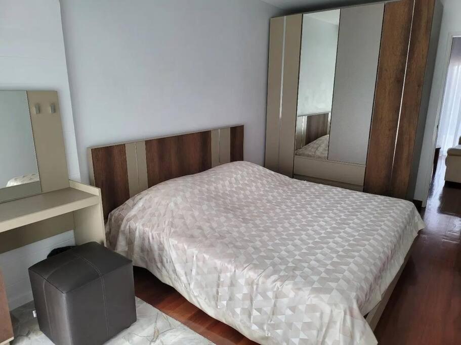 Four-Bedroom House - Photo 6