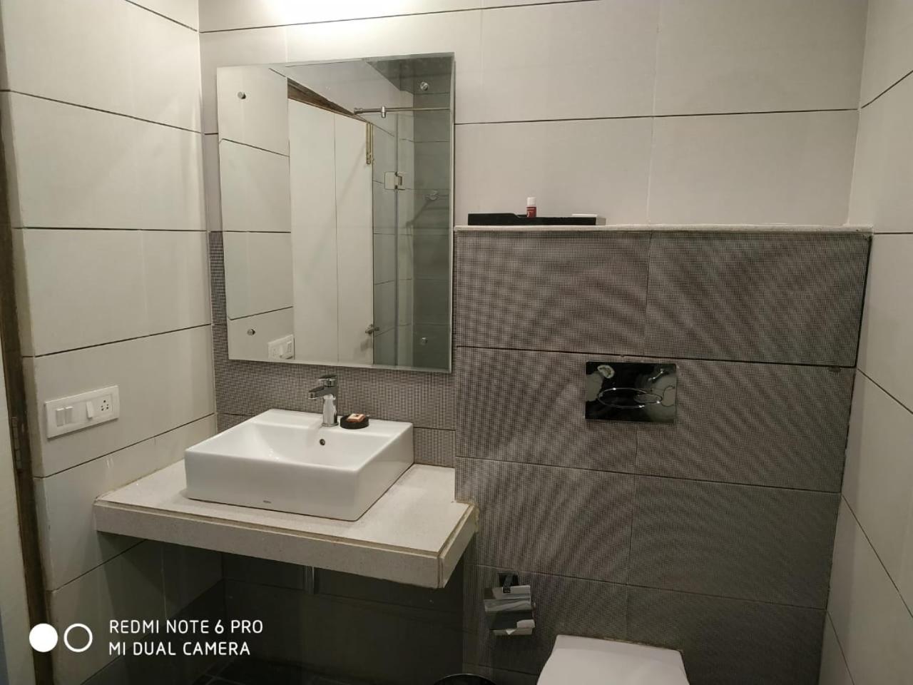 Deluxe Double Room - Photo 11