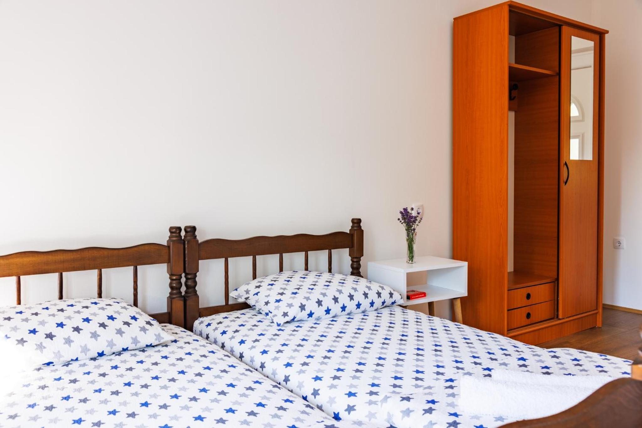 Twin Room with Bathroom photo 2