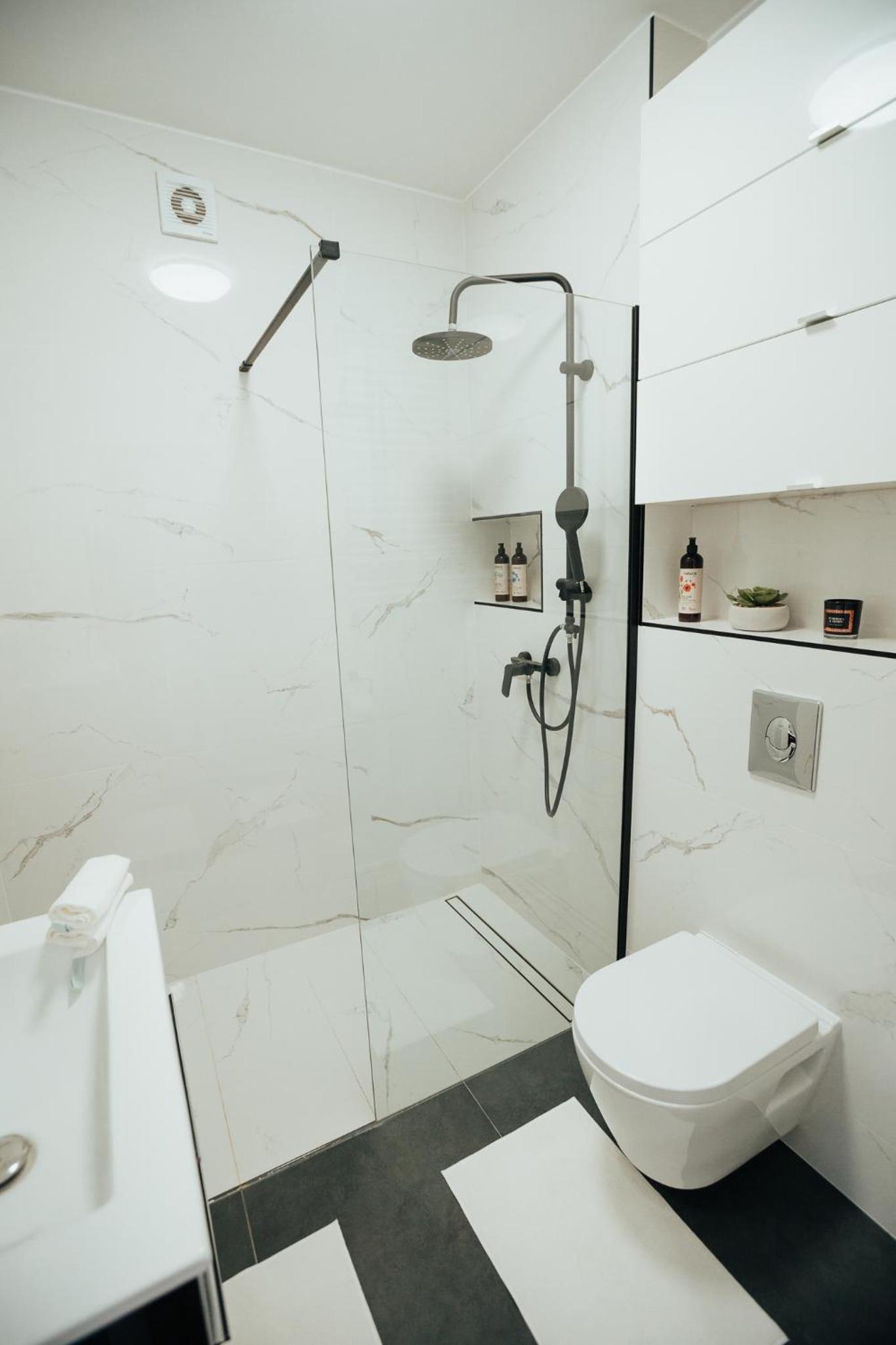 One-Bedroom Apartment - Photo 17