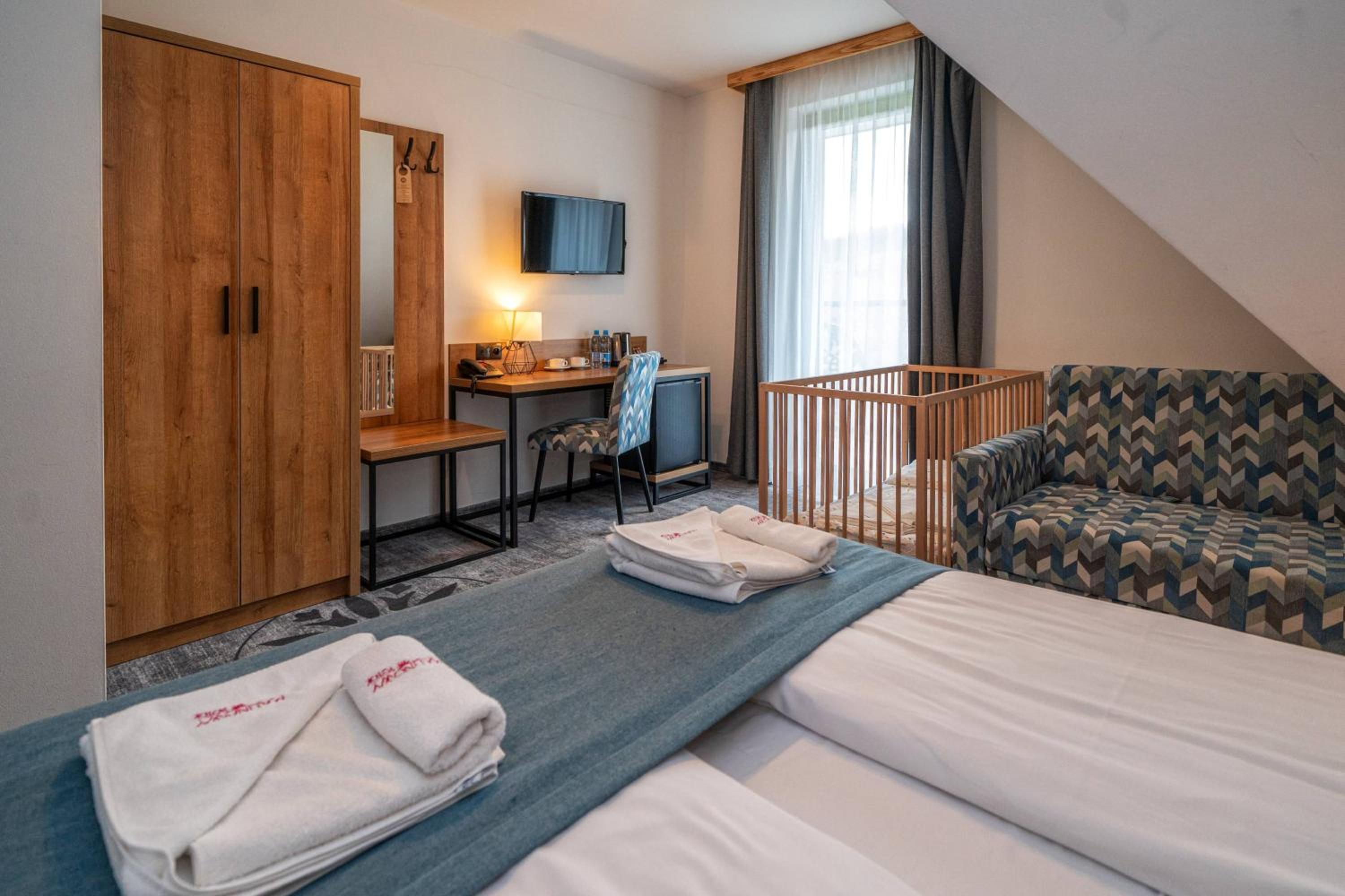 Double Room with Balcony (2 Adults + 1 Child) photo 1