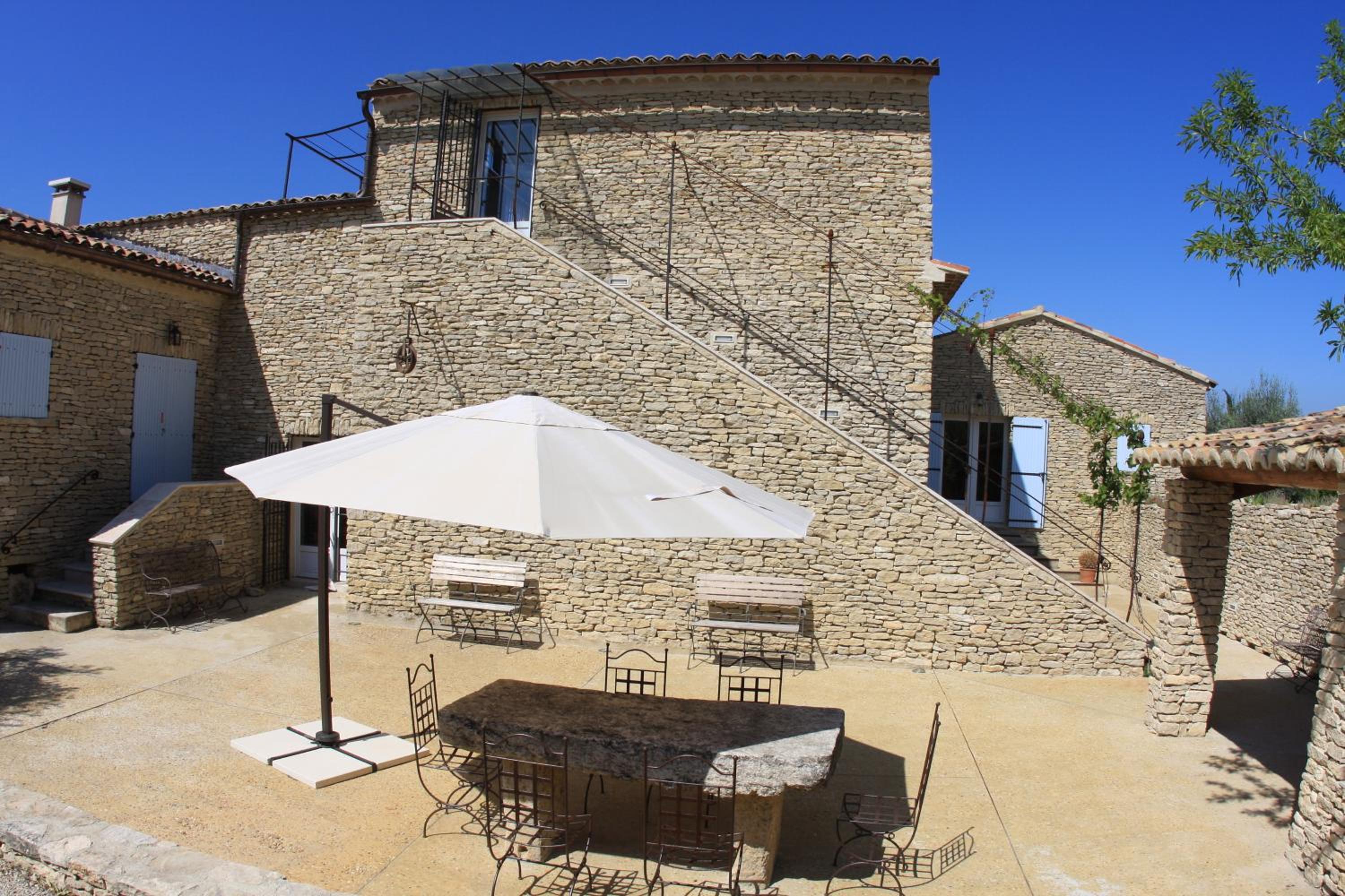 Villa photo 2
