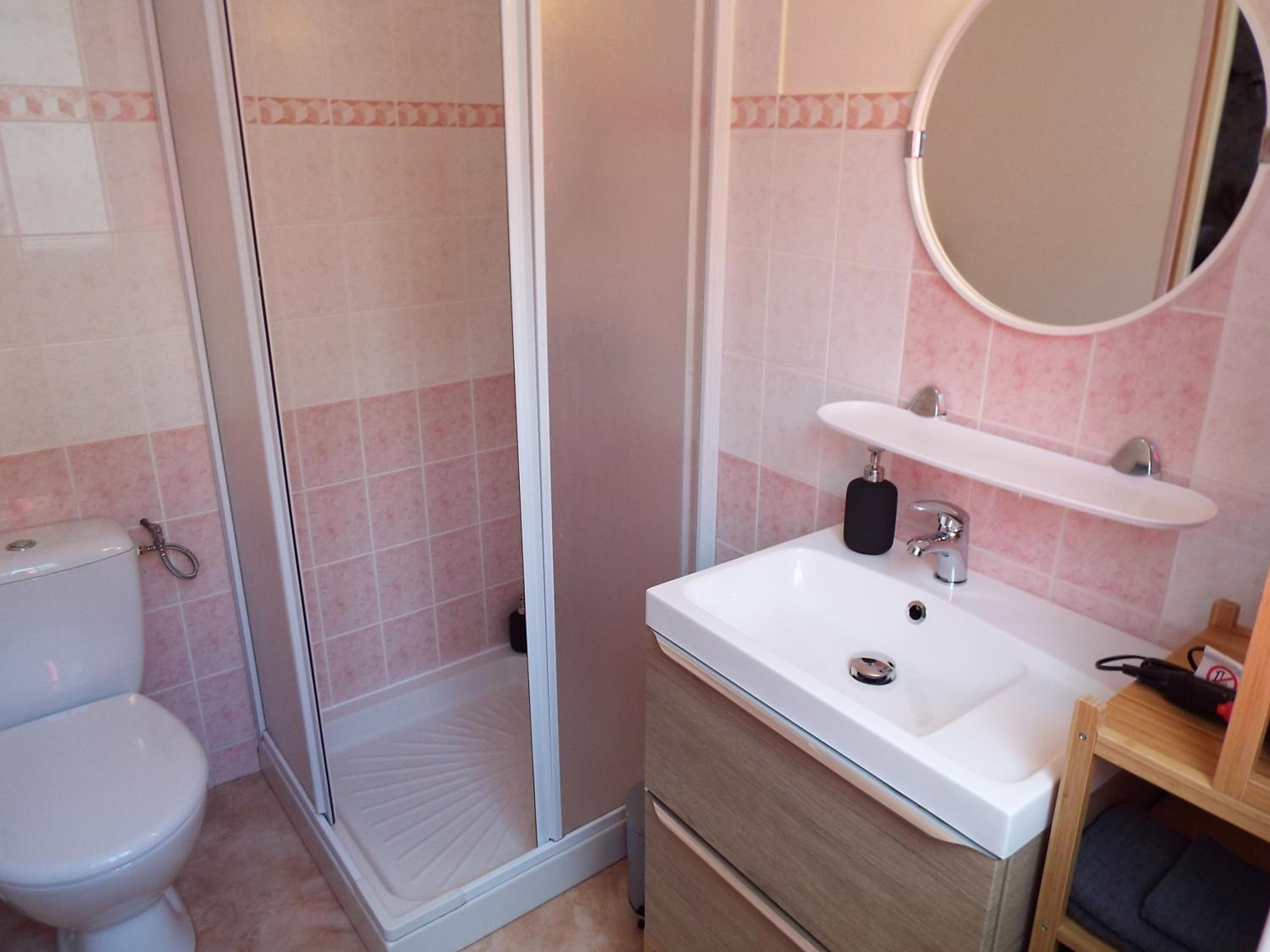 Double Room - Photo 6