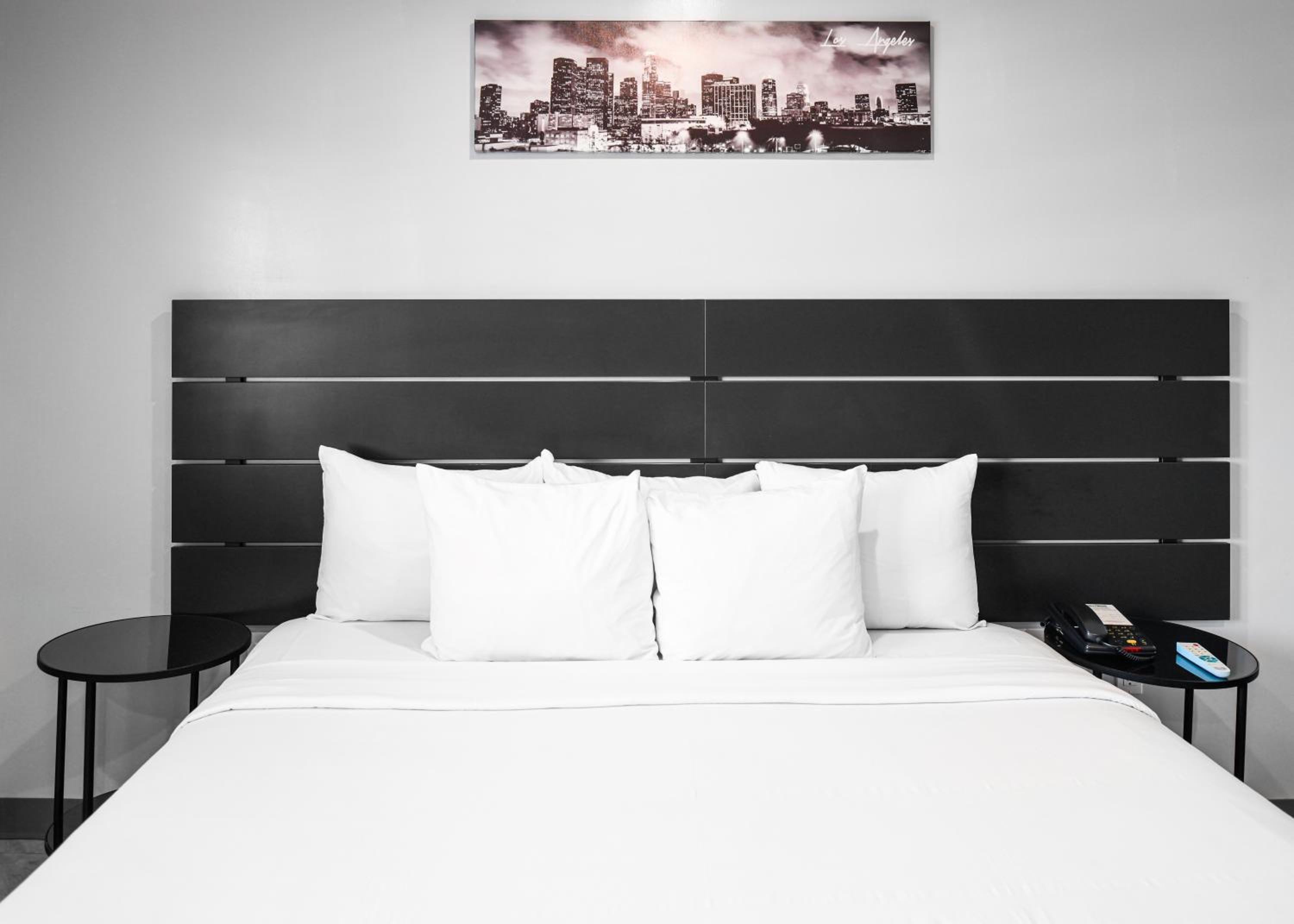 King Room - Non-Smoking photo 2