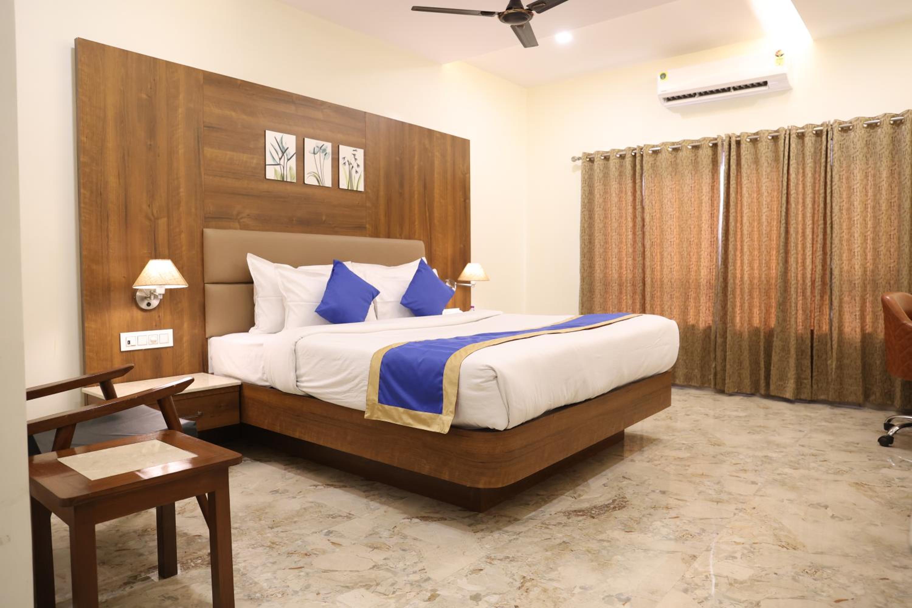 Queen Room