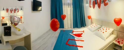 Double Room with Balcony - Photo 11
