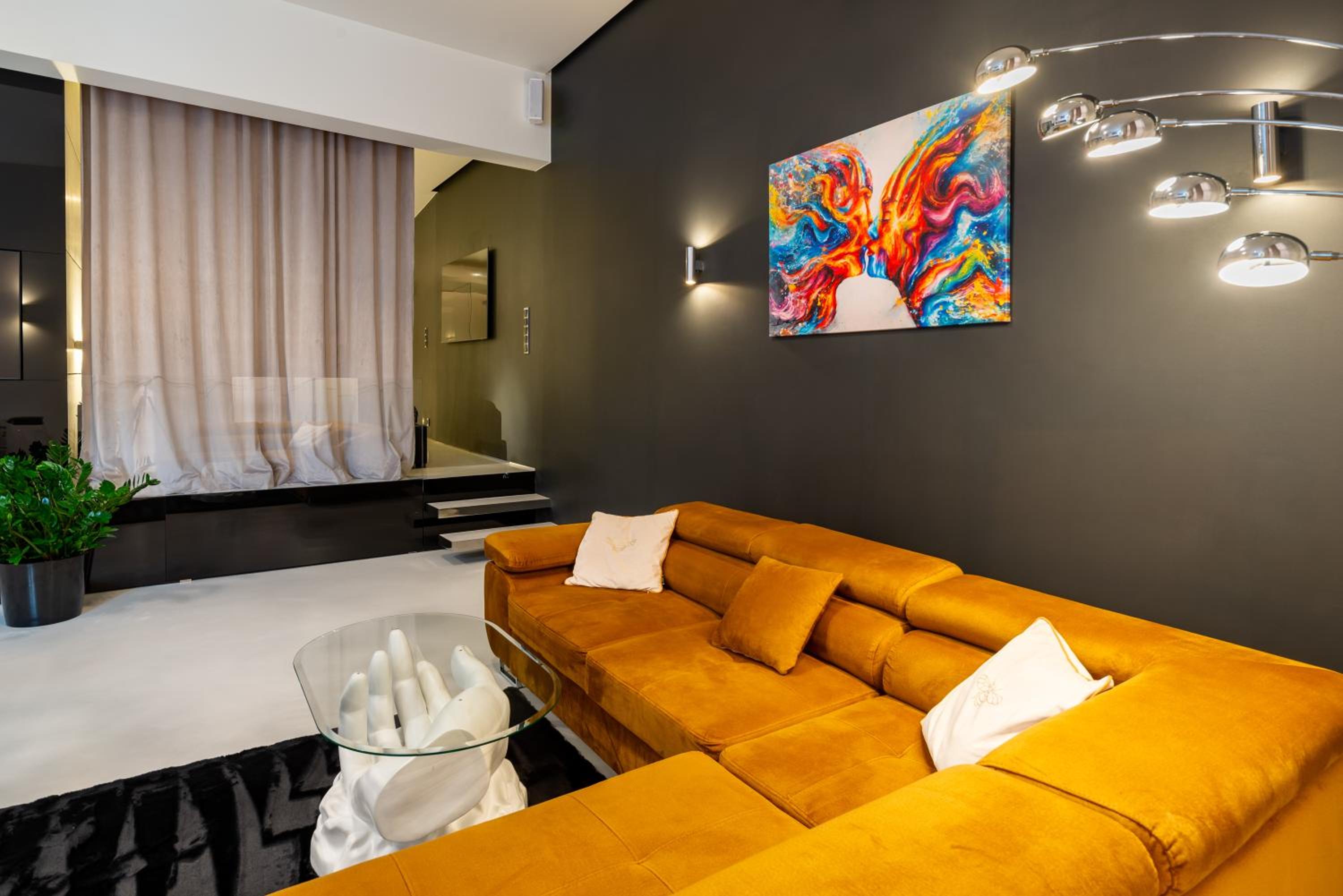 One-Bedroom Apartment - Photo 8
