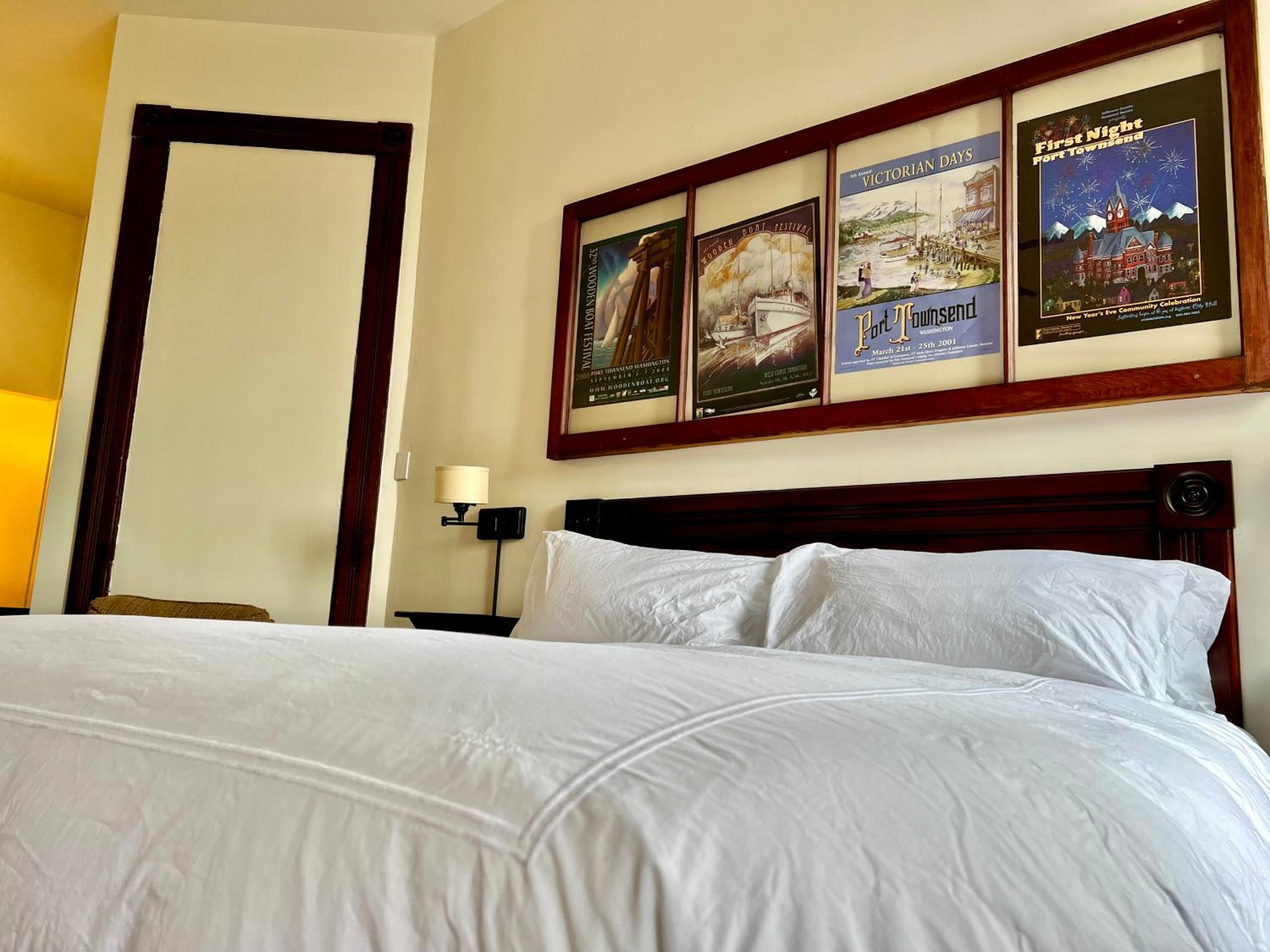 Superior King Room - No Pets photo 1