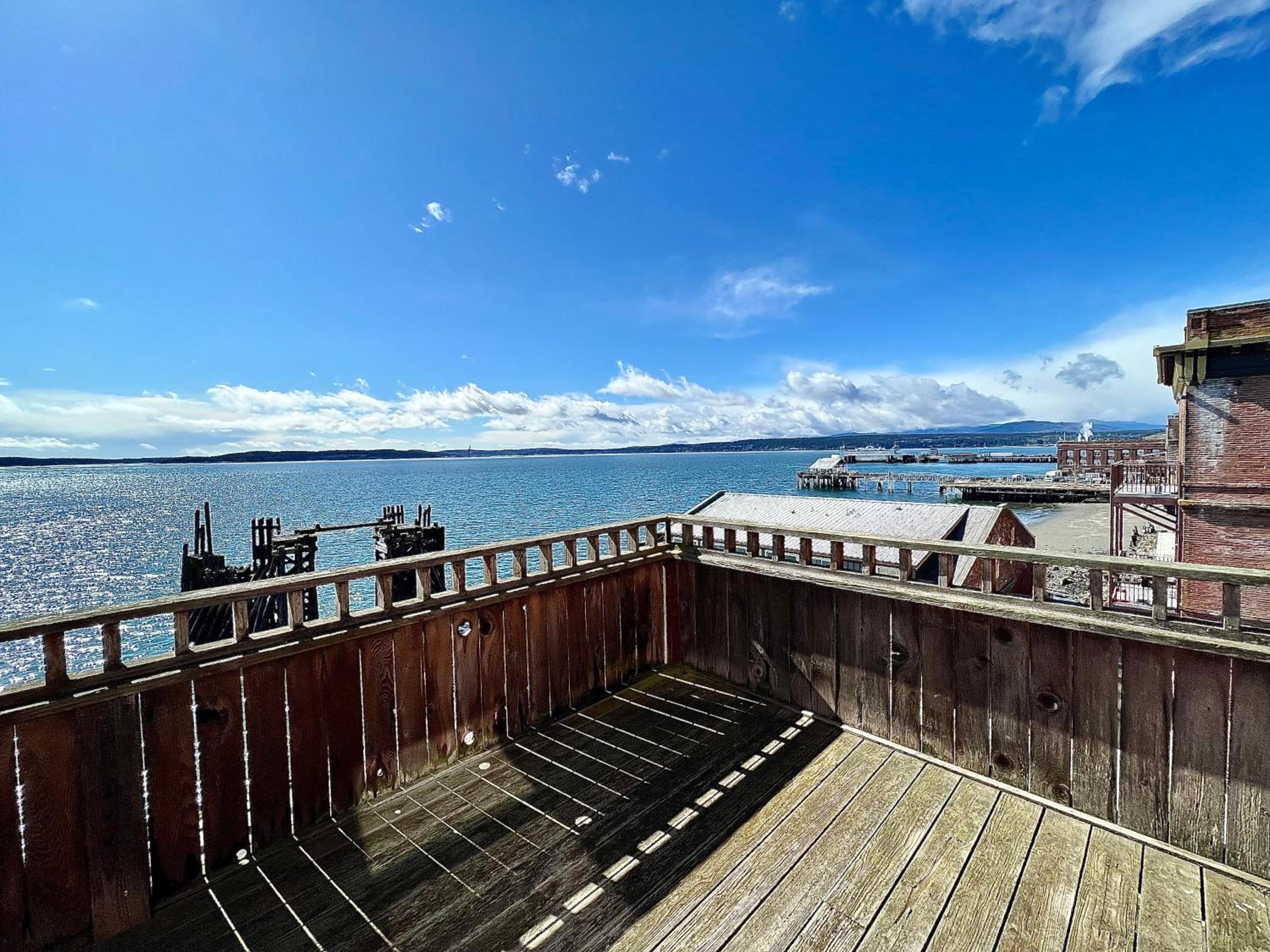 Suite #15 Ocean View Private Deck - Pet Friendly photo 3