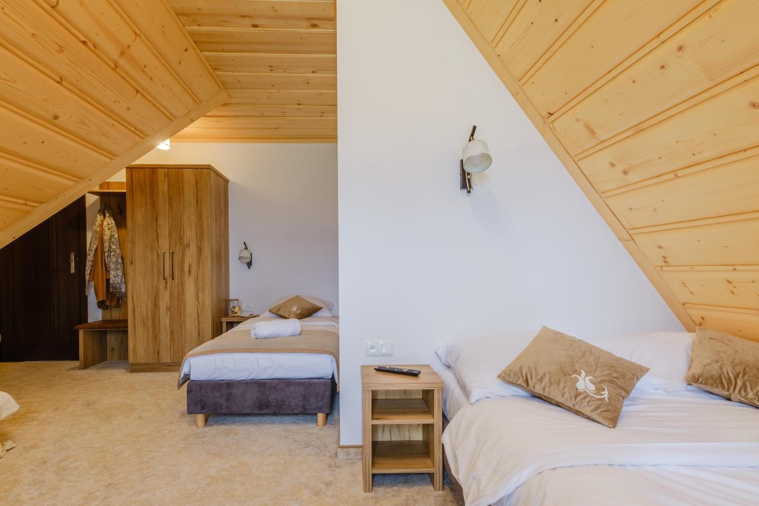 Quadruple Room with Mountain View photo 3
